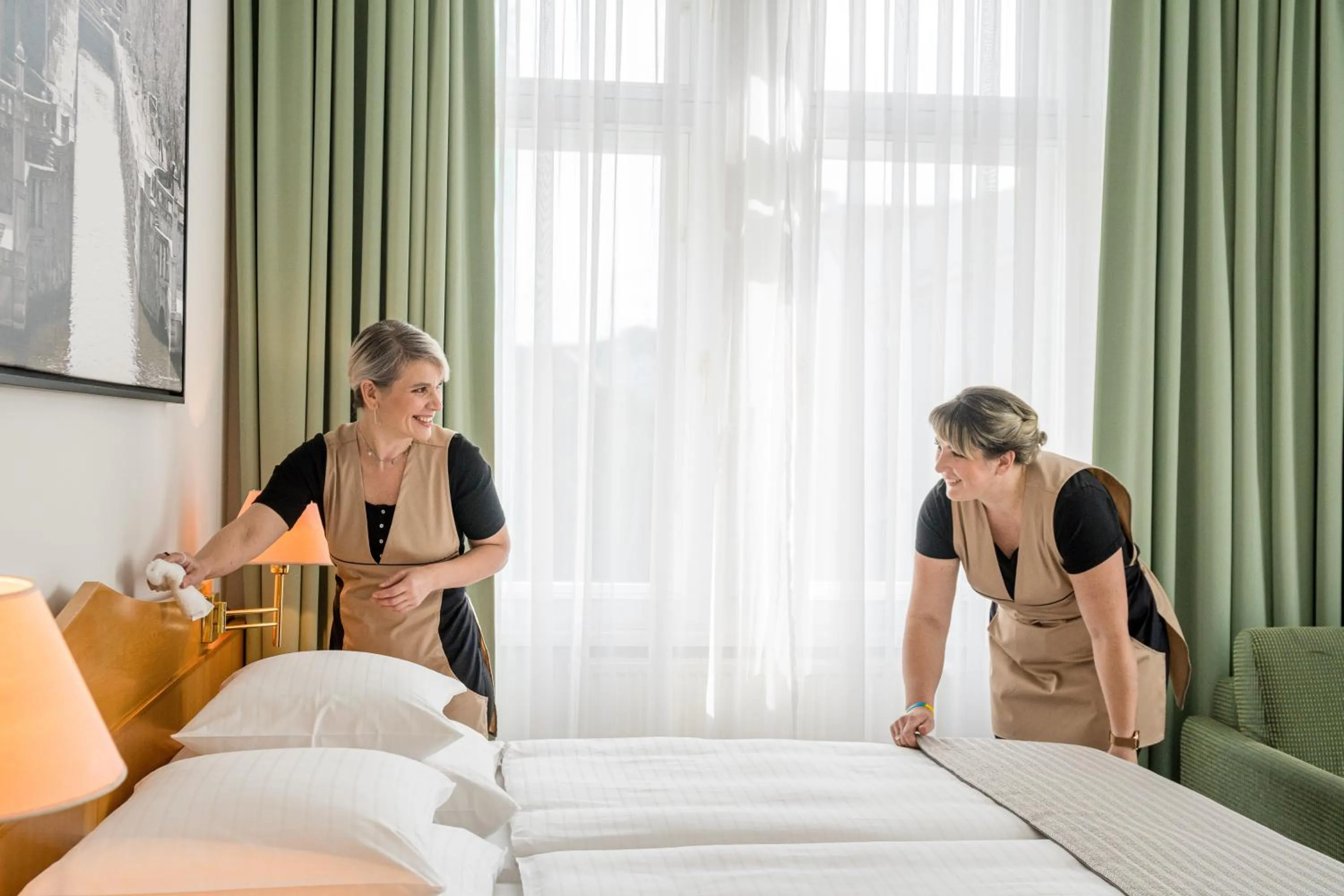 People, Bed in Best Western Hotel Moran