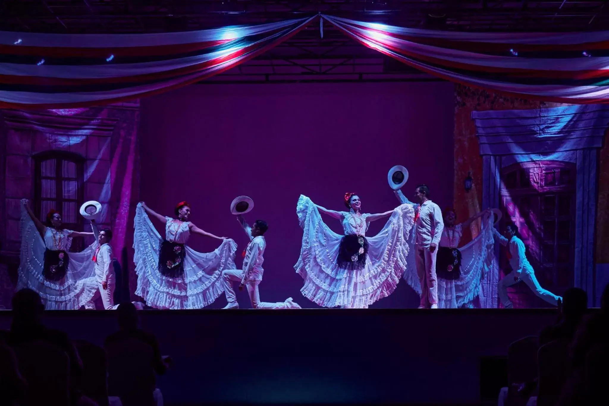 Activities, Evening Entertainment in Fiesta Americana Condesa Cancun - All Inclusive