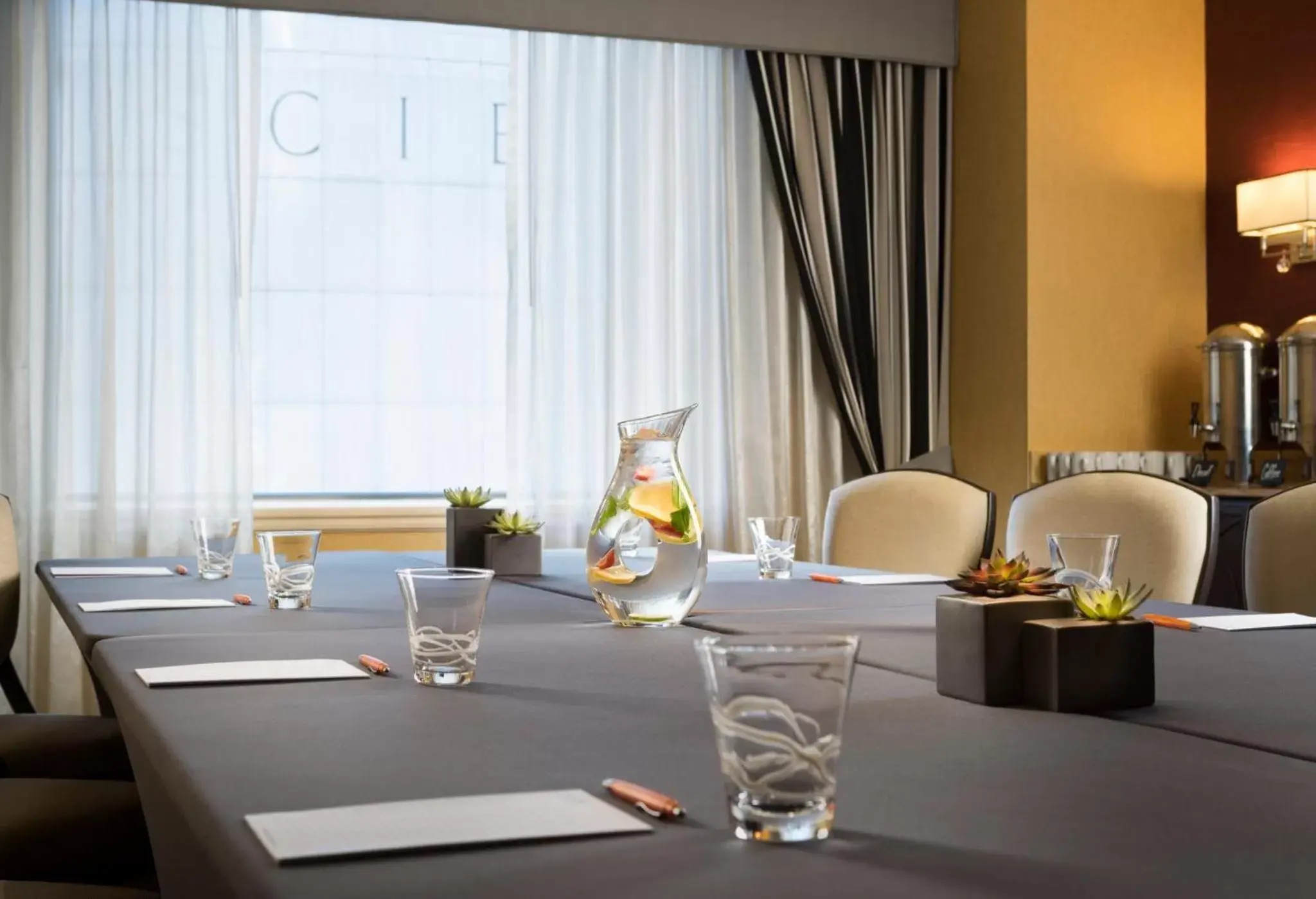 Meeting/conference room, Restaurant/Places to Eat in Kimpton Hotel Monaco Chicago, an IHG Hotel