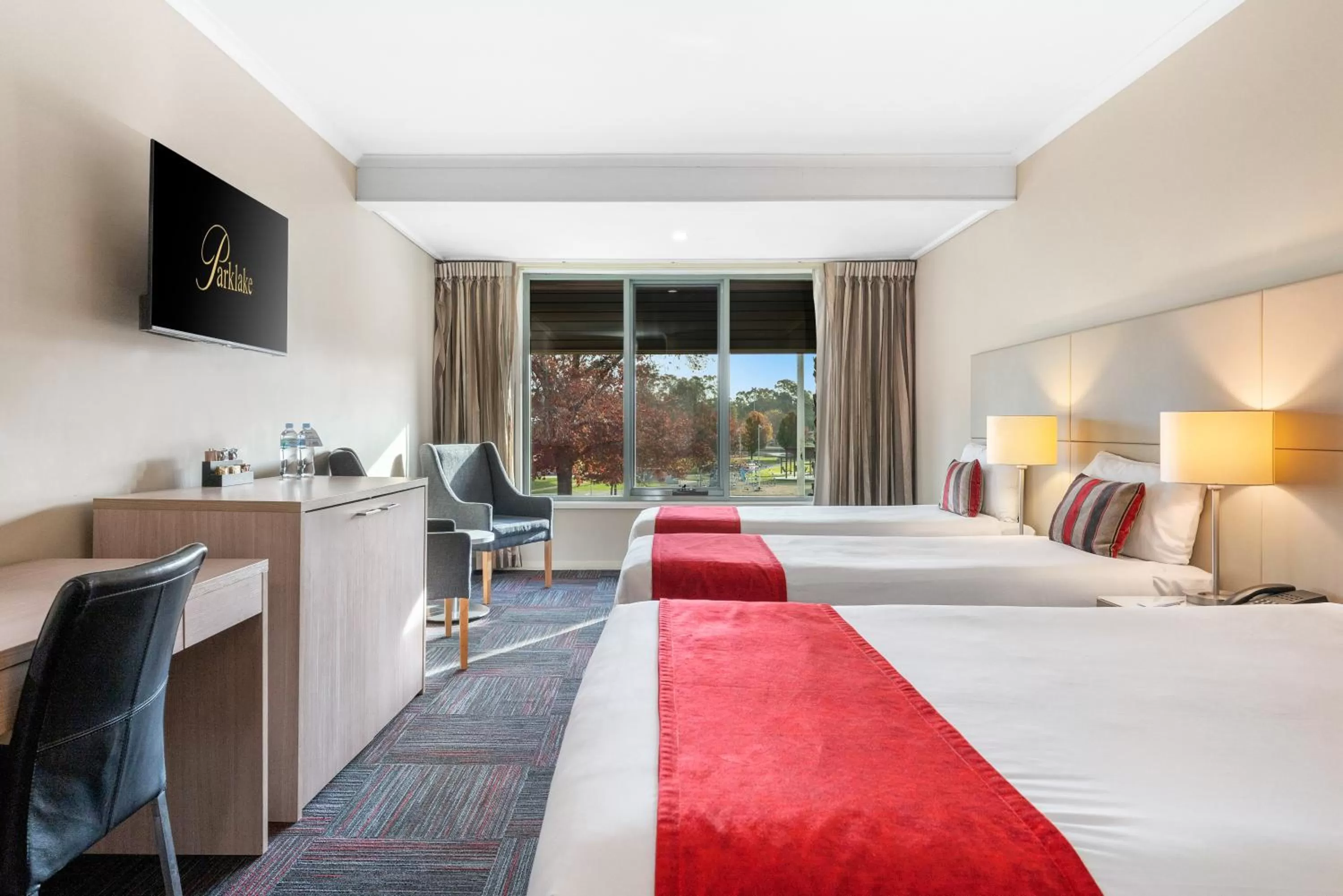 Coffee/tea facilities, Bed in Quality Hotel Parklake Shepparton