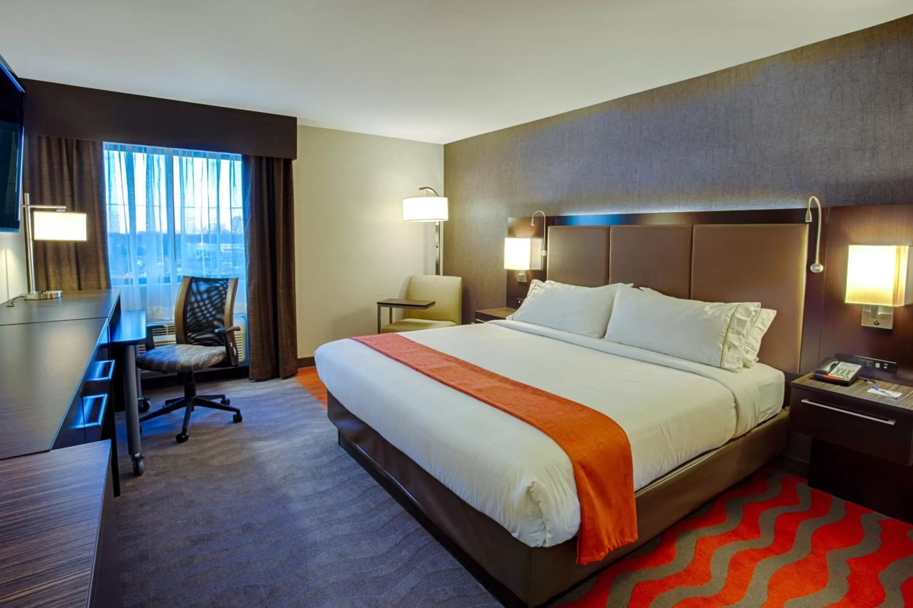 Photo of the whole room, Bed in Holiday Inn Express Baltimore West - Catonsville, an IHG Hotel