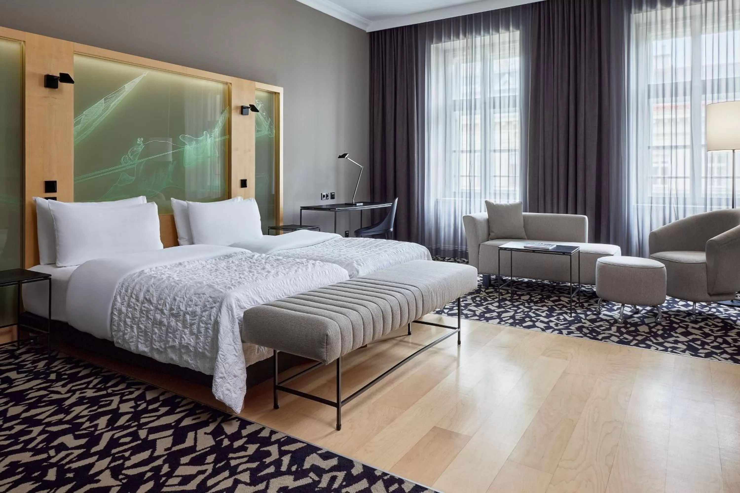 Photo of the whole room, Bed in Le Méridien Vienna