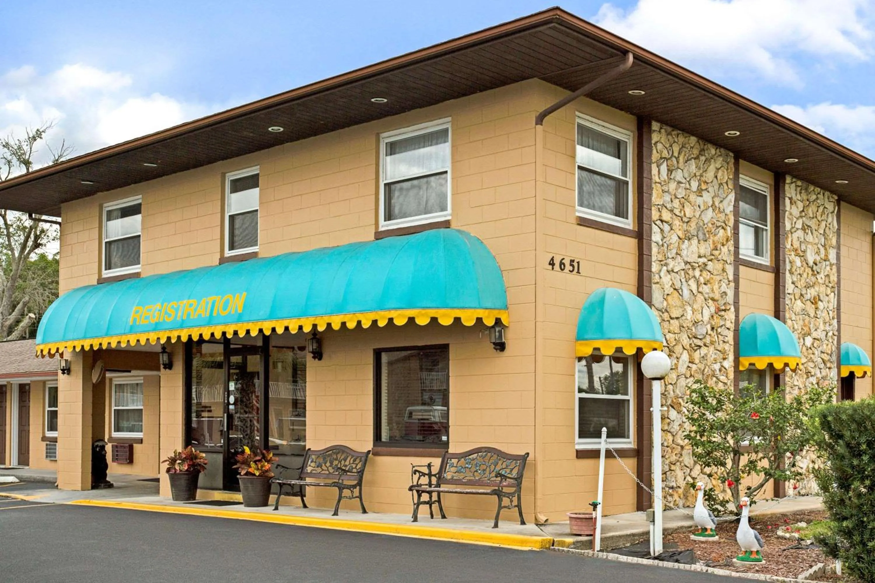 Property building in Knights Inn Kissimmee