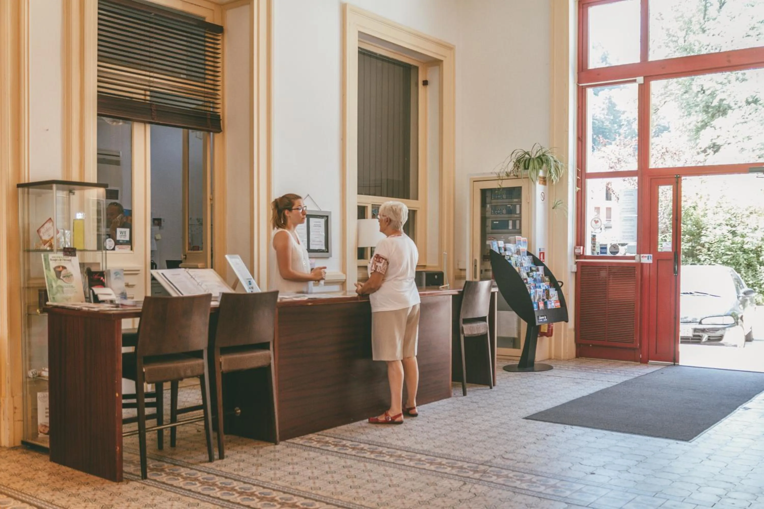 Lobby or reception in Terres de France - Appart'Hotel le Splendid