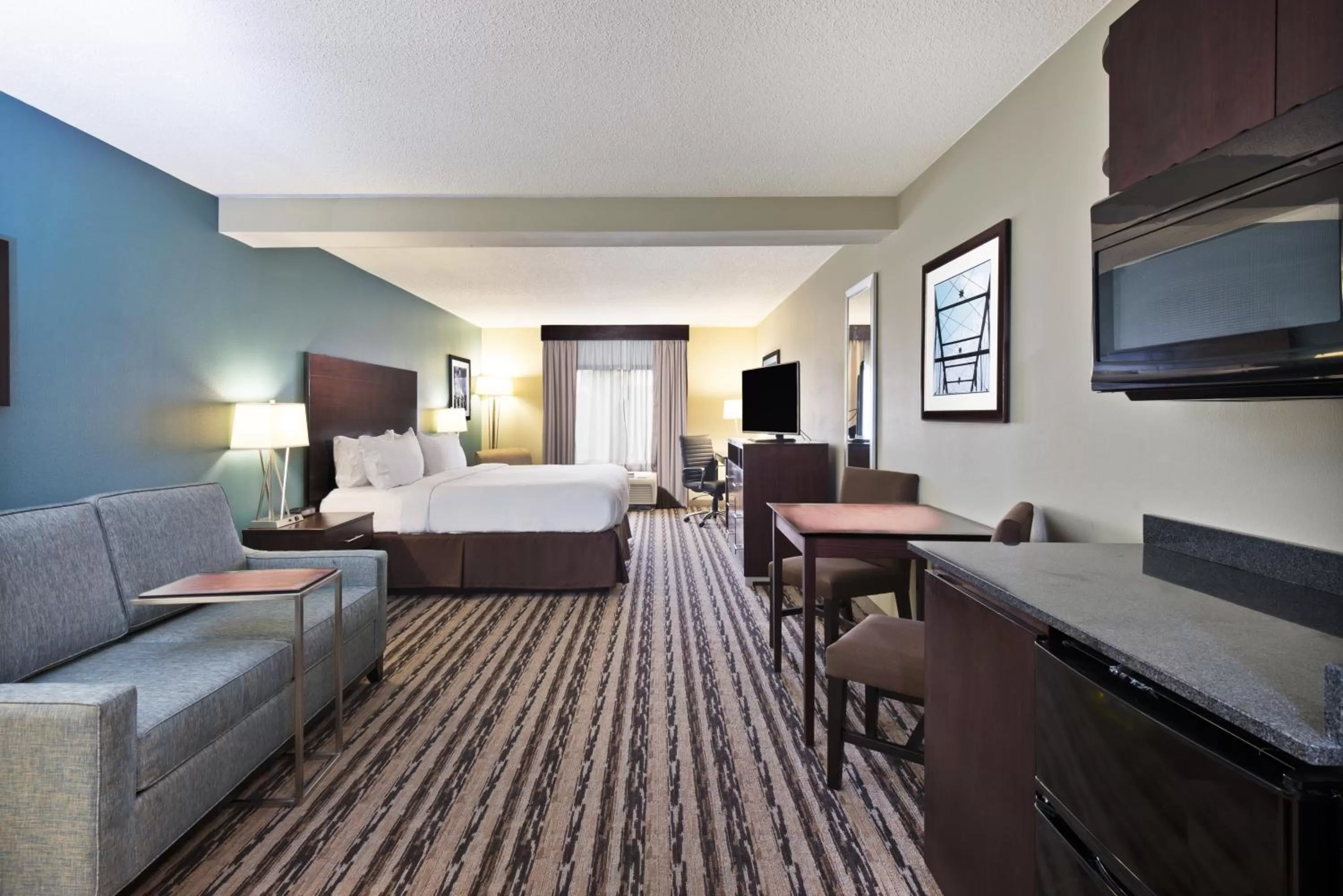 Photo of the whole room, Bed in Holiday Inn Harrisburg East by IHG
