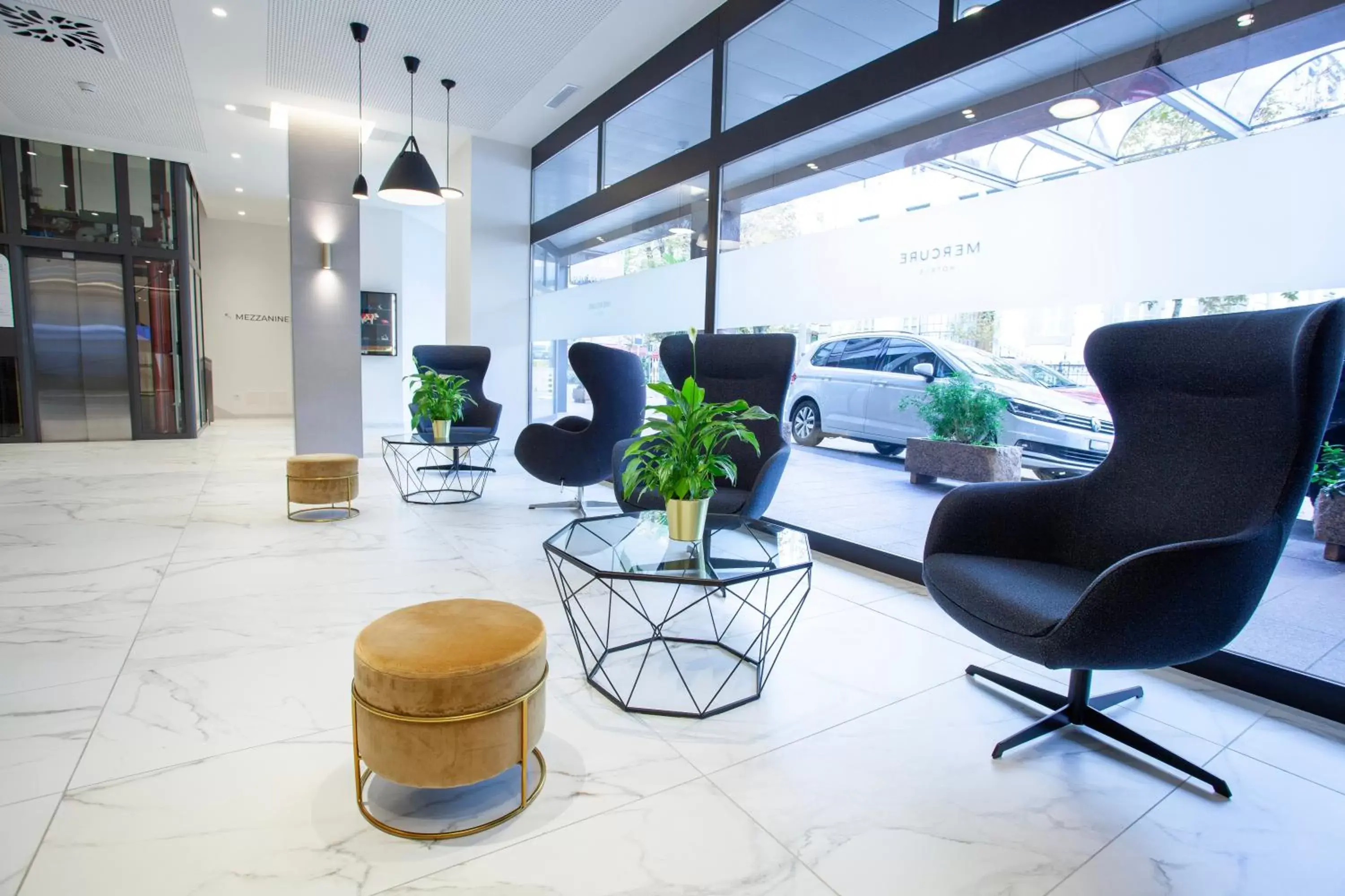 Facade/entrance in Mercure Biel Facade/entrance in Mercure Biel