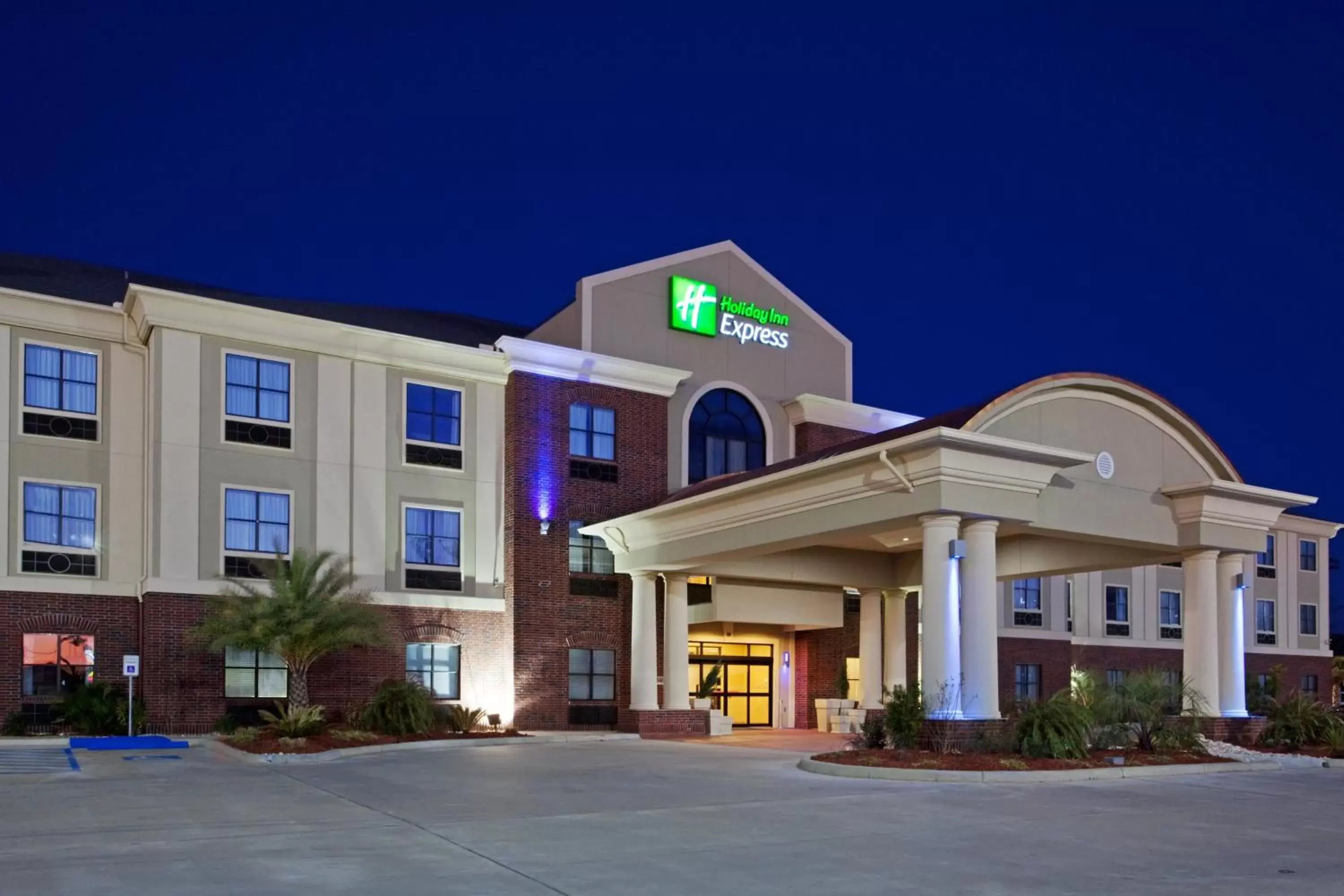 Property Building in Holiday Inn Express Hotel & Suites Vidor South, an IHG Hotel