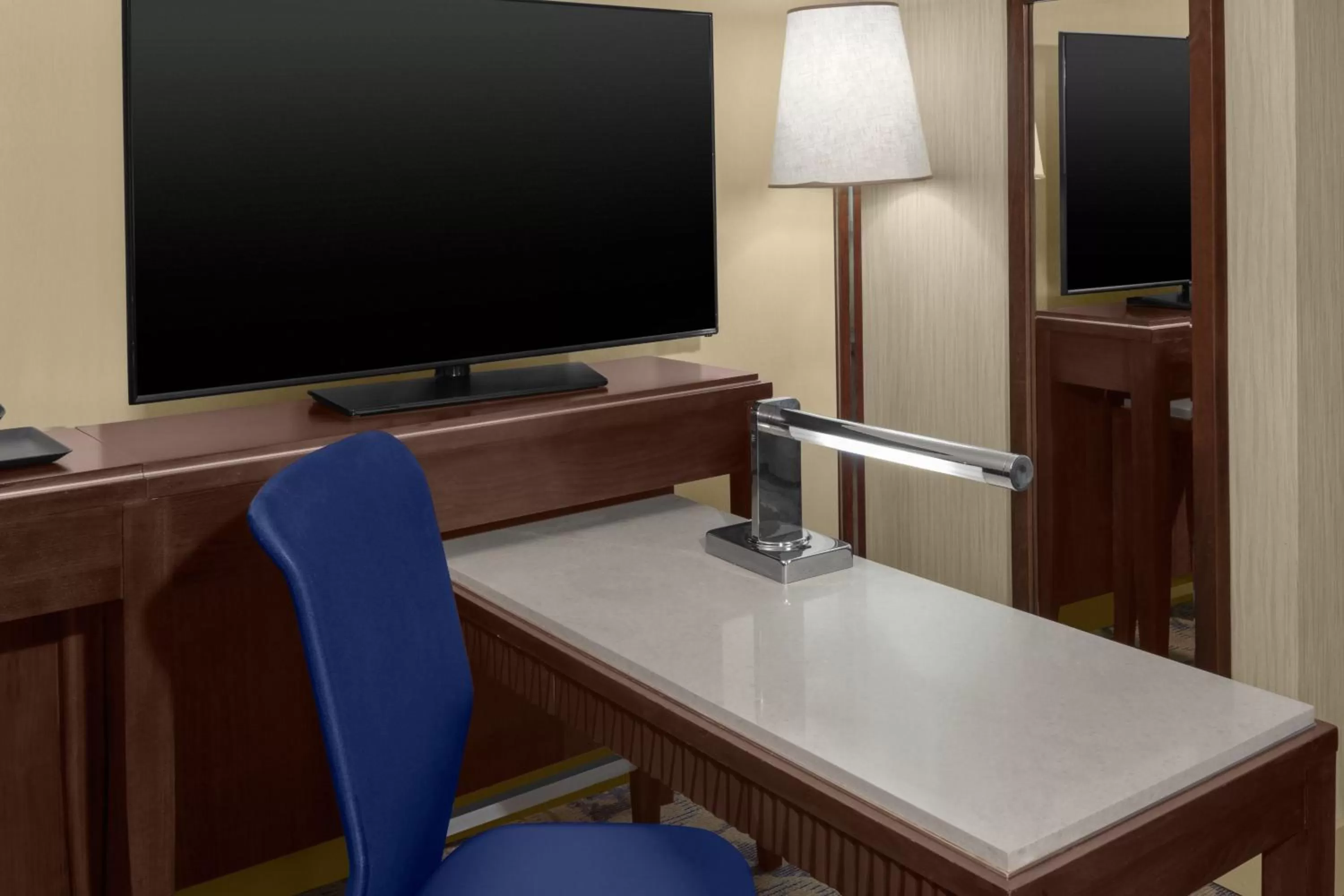 Photo of the whole room in Sheraton Lincoln Harbor Hotel