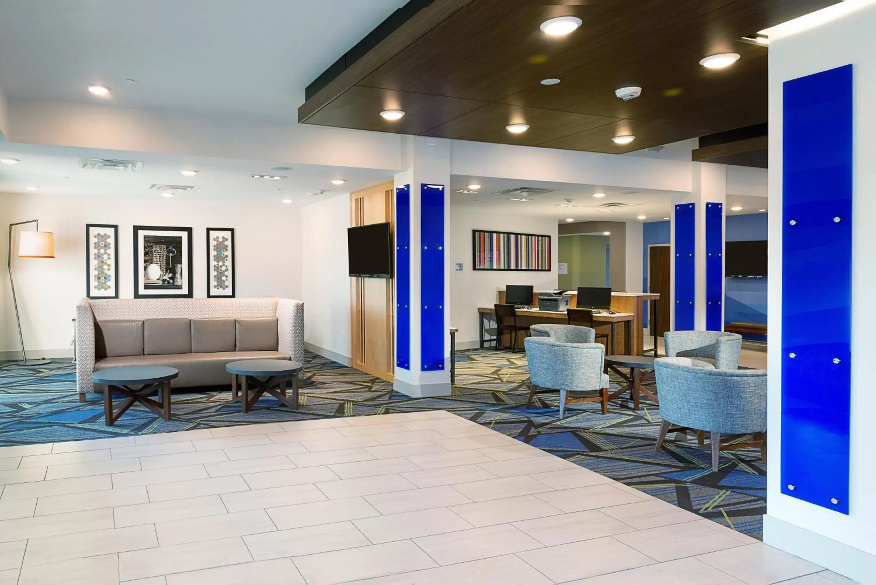 Property building, Seating Area in Holiday Inn Express & Suites - Wentzville St Louis West, an IHG Hotel