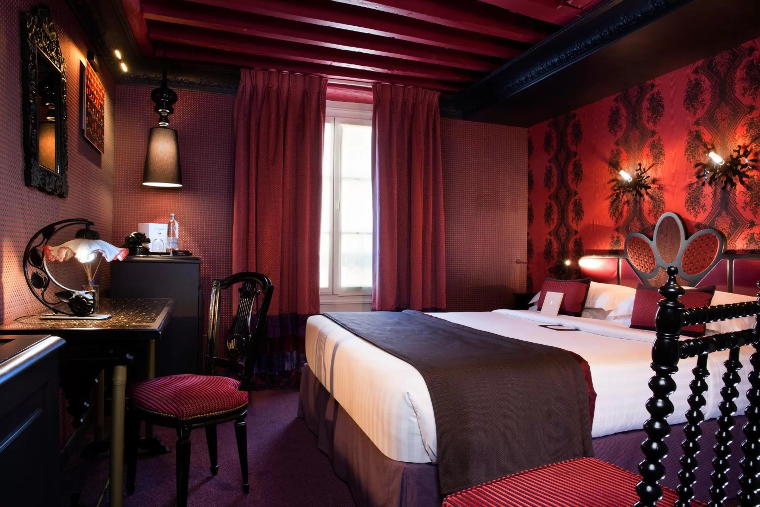 Photo of the whole room, Bed in Hôtel Les Dames du Panthéon