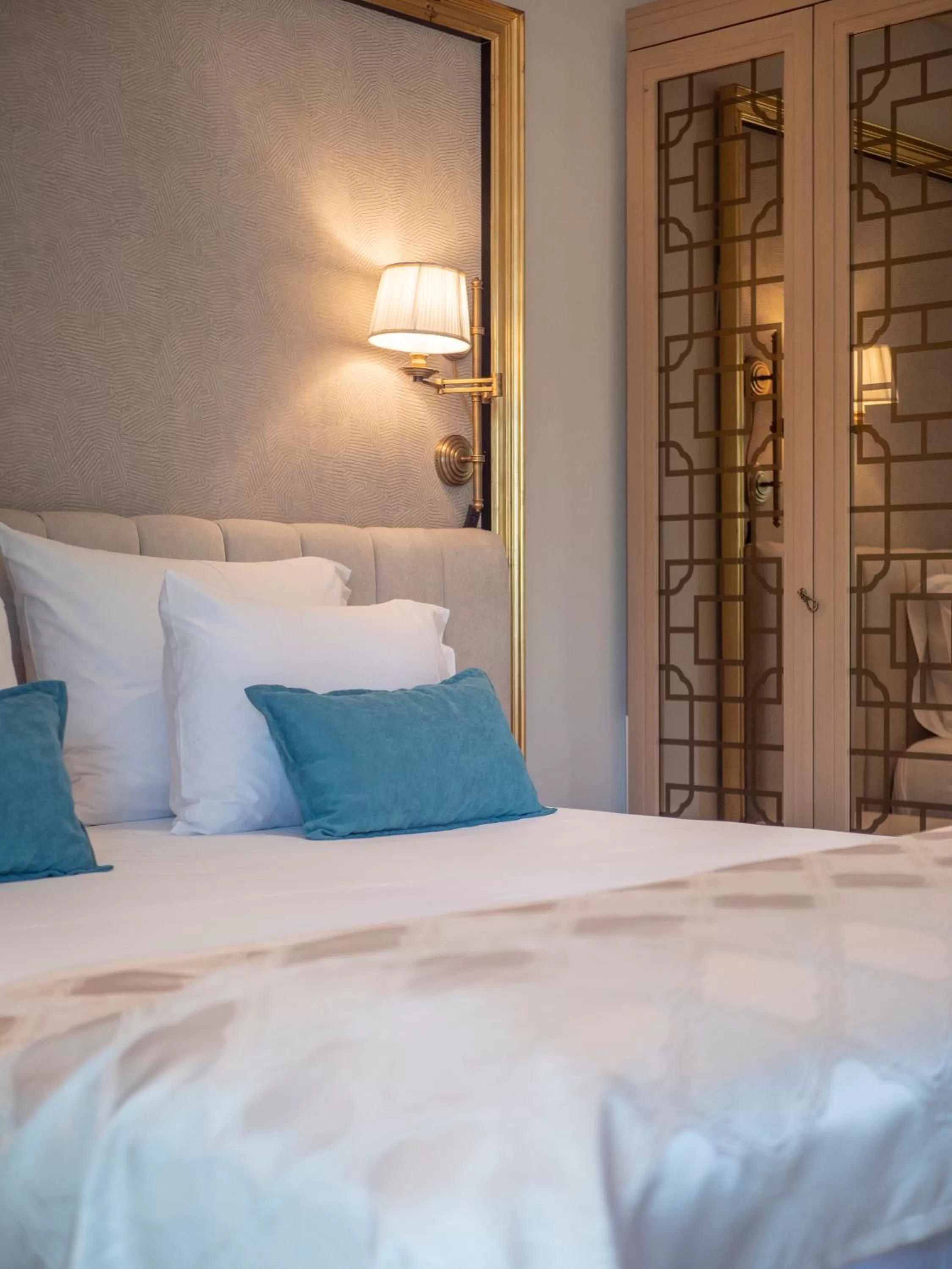 Bed in Apartments PERLA Budva