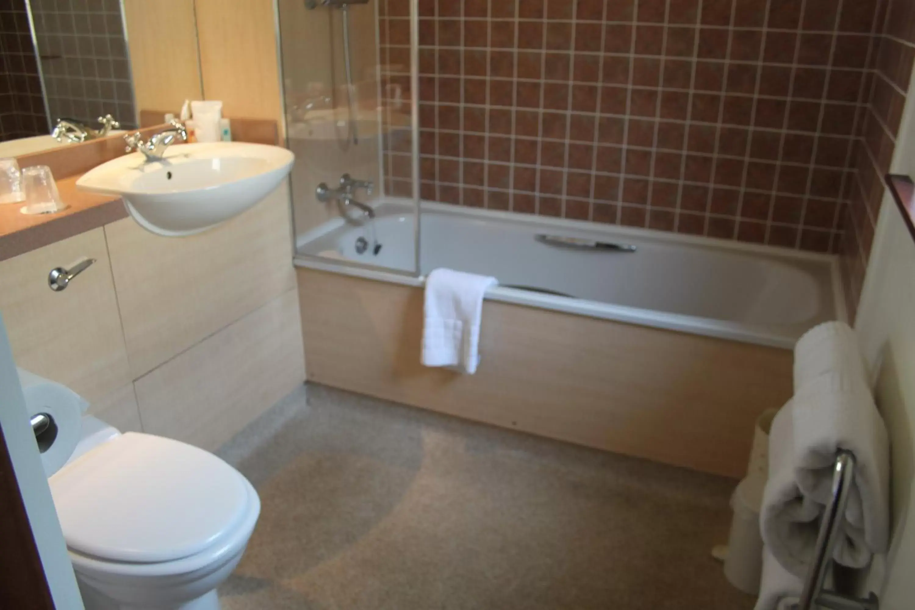 Bathroom in Gomersal Park Hotel & Dream Spa