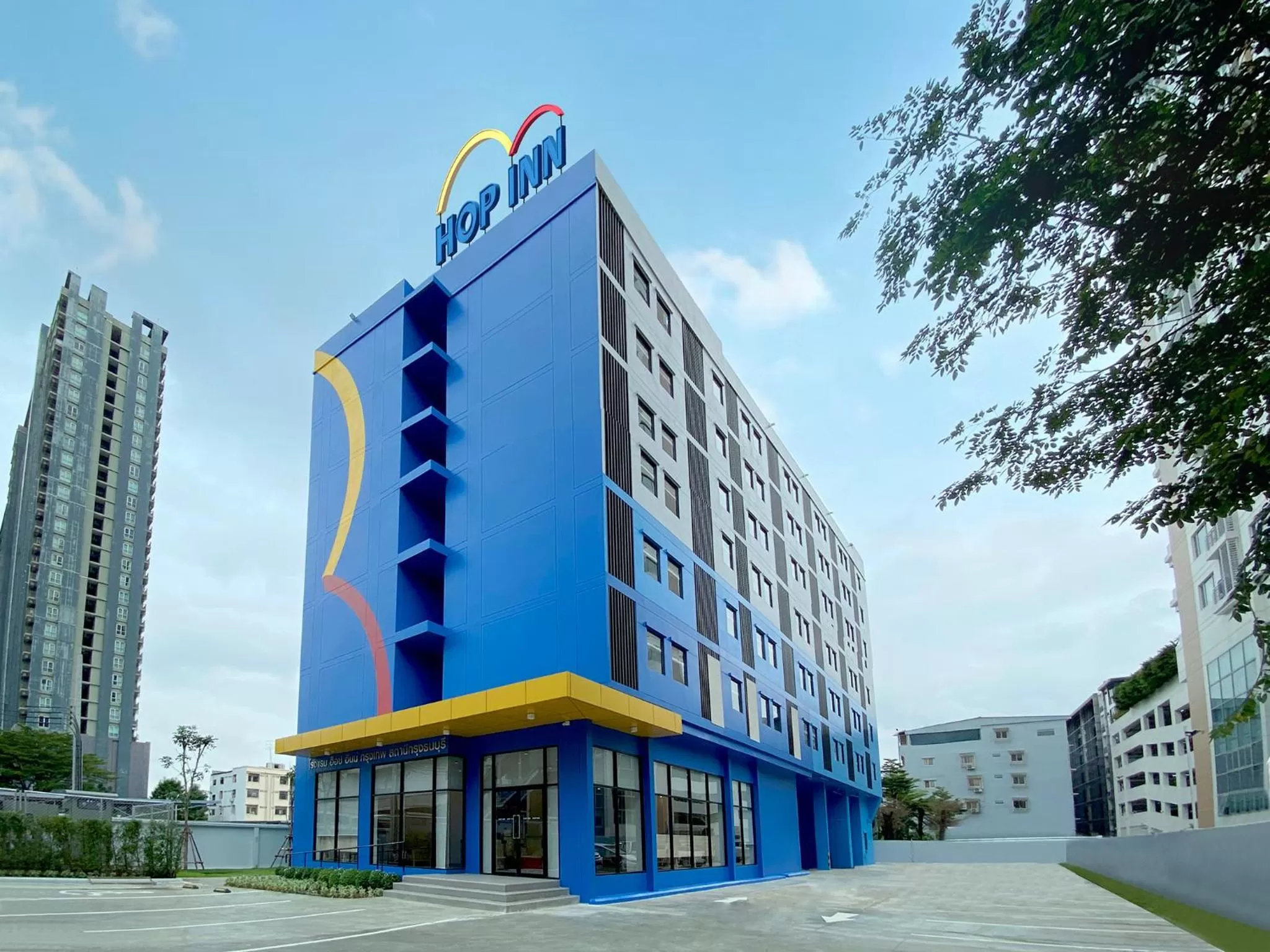 Property building in HOP INN Bangkok Krung Thonburi Station