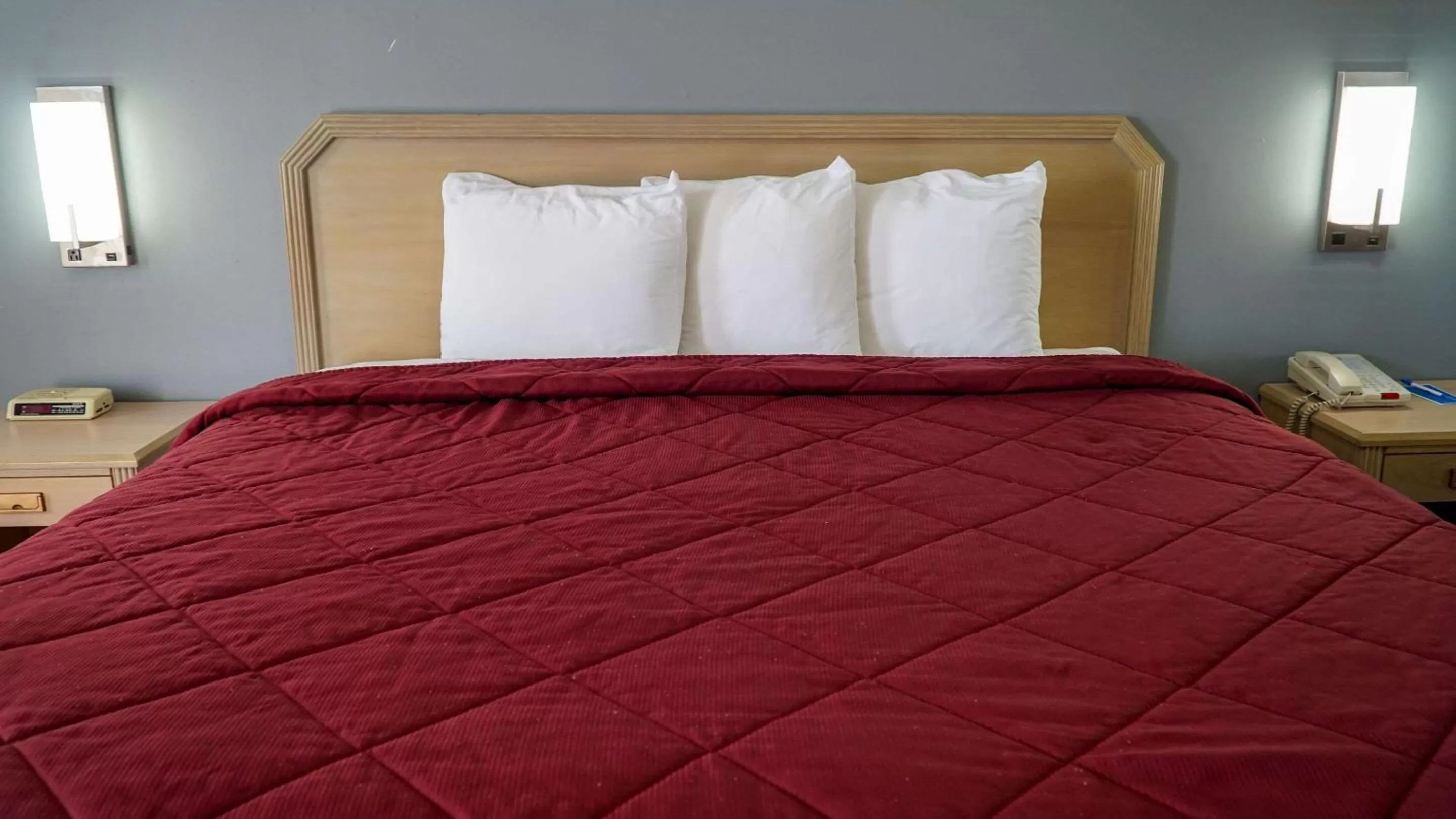 Photo of the whole room, Bed in Rodeway Inn