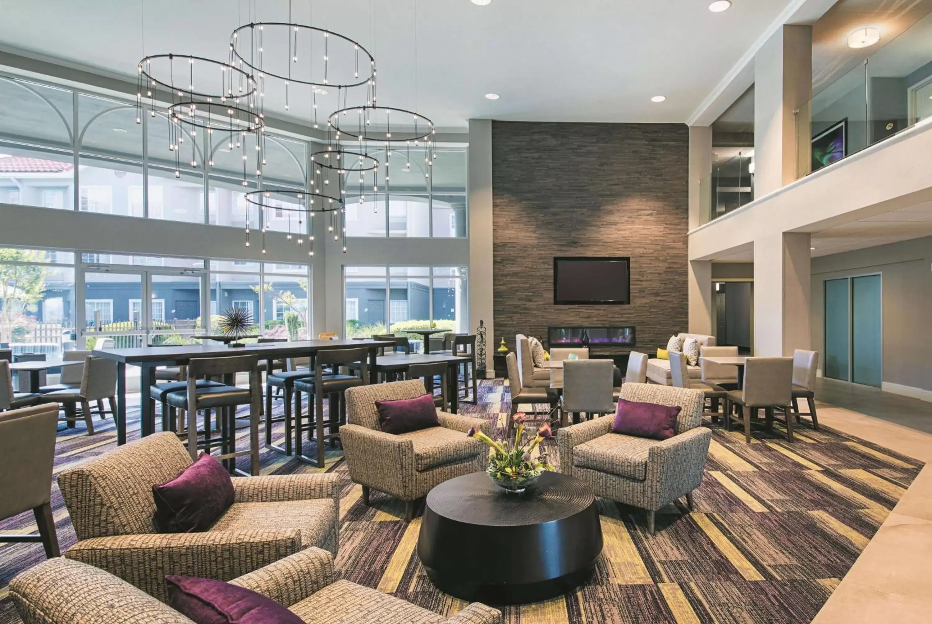 Lobby or reception, Lounge/Bar in La Quinta by Wyndham Austin at The Domain