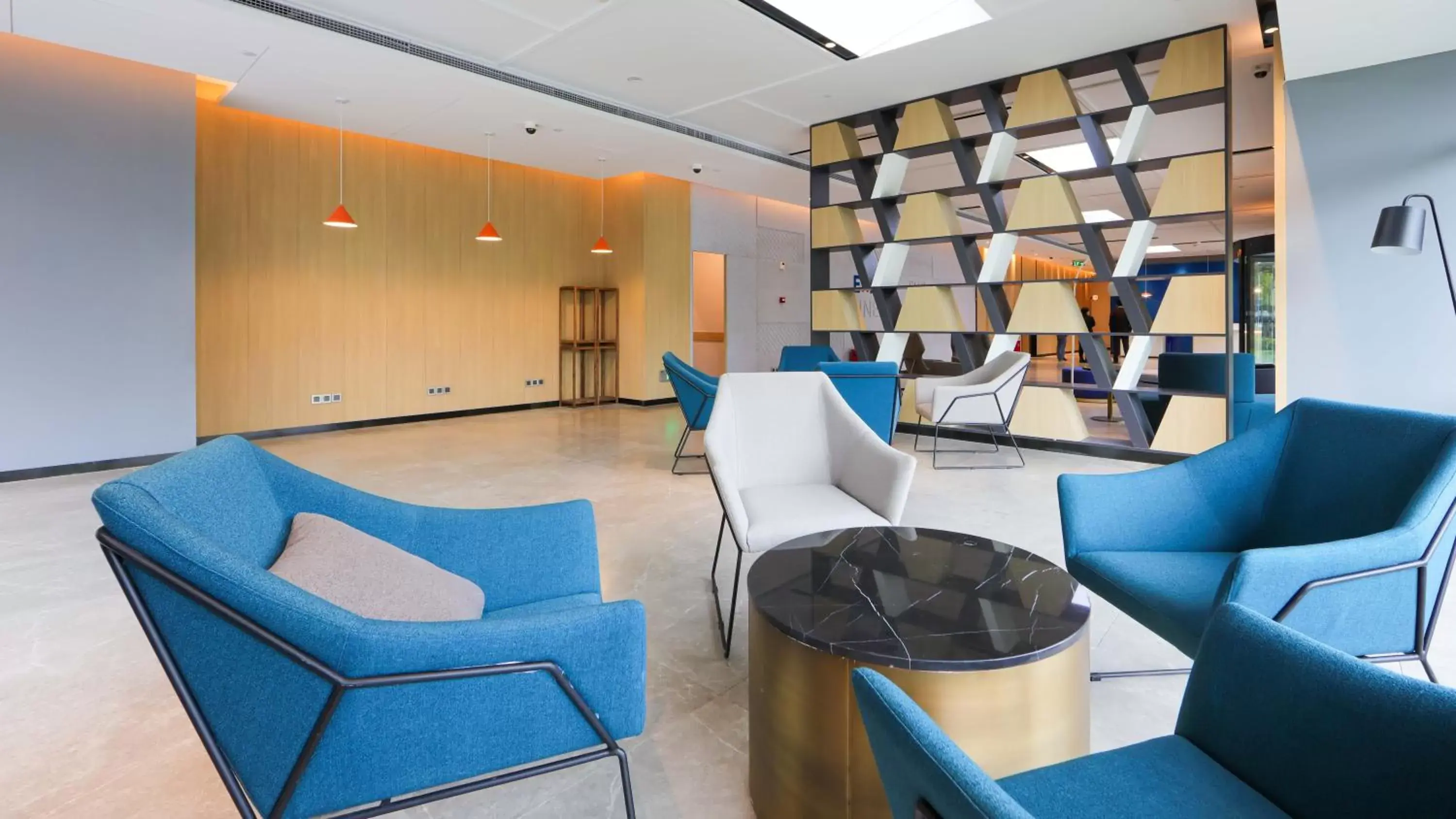 Lobby or reception, Seating Area in Holiday Inn Express Shanghai Pudong Airport, an IHG Hotel