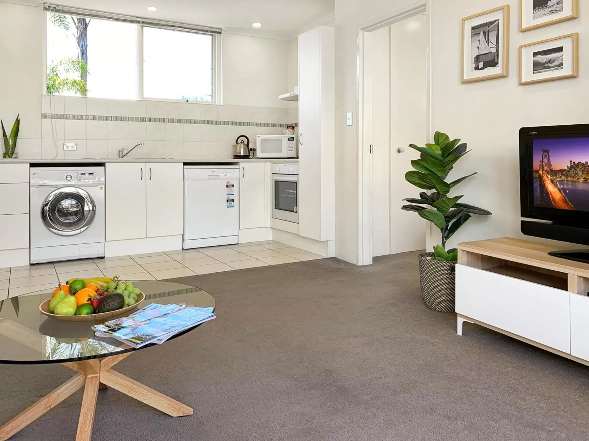 Kitchen or kitchenette, Kitchen/Kitchenette in Seashells Apartments Merimbula