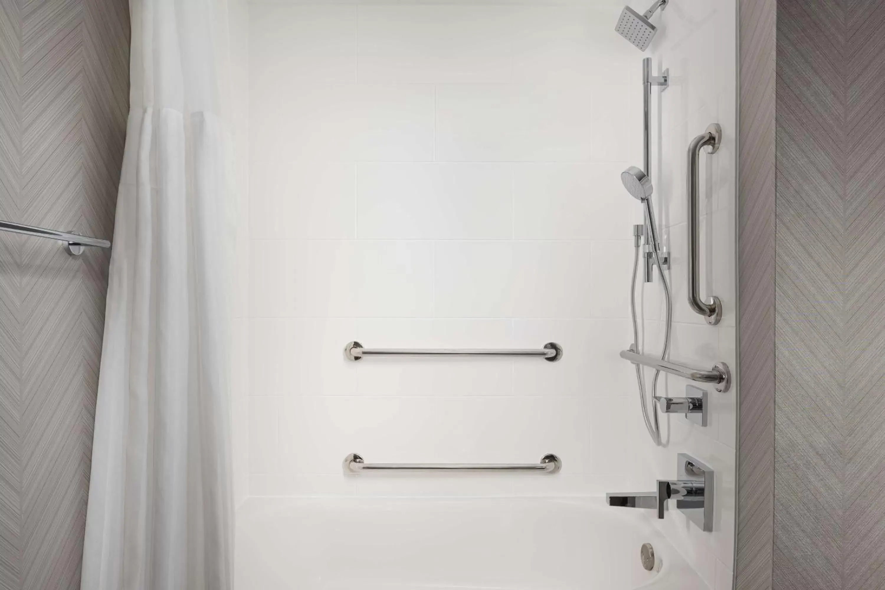 King Room with Tub - Mobility and Hearing Access in Hilton Garden Inn Nashville/Franklin-Cool Springs King Room with Tub - Mobility and Hearing Access in Hilton Garden Inn Nashville/Franklin-Cool Springs