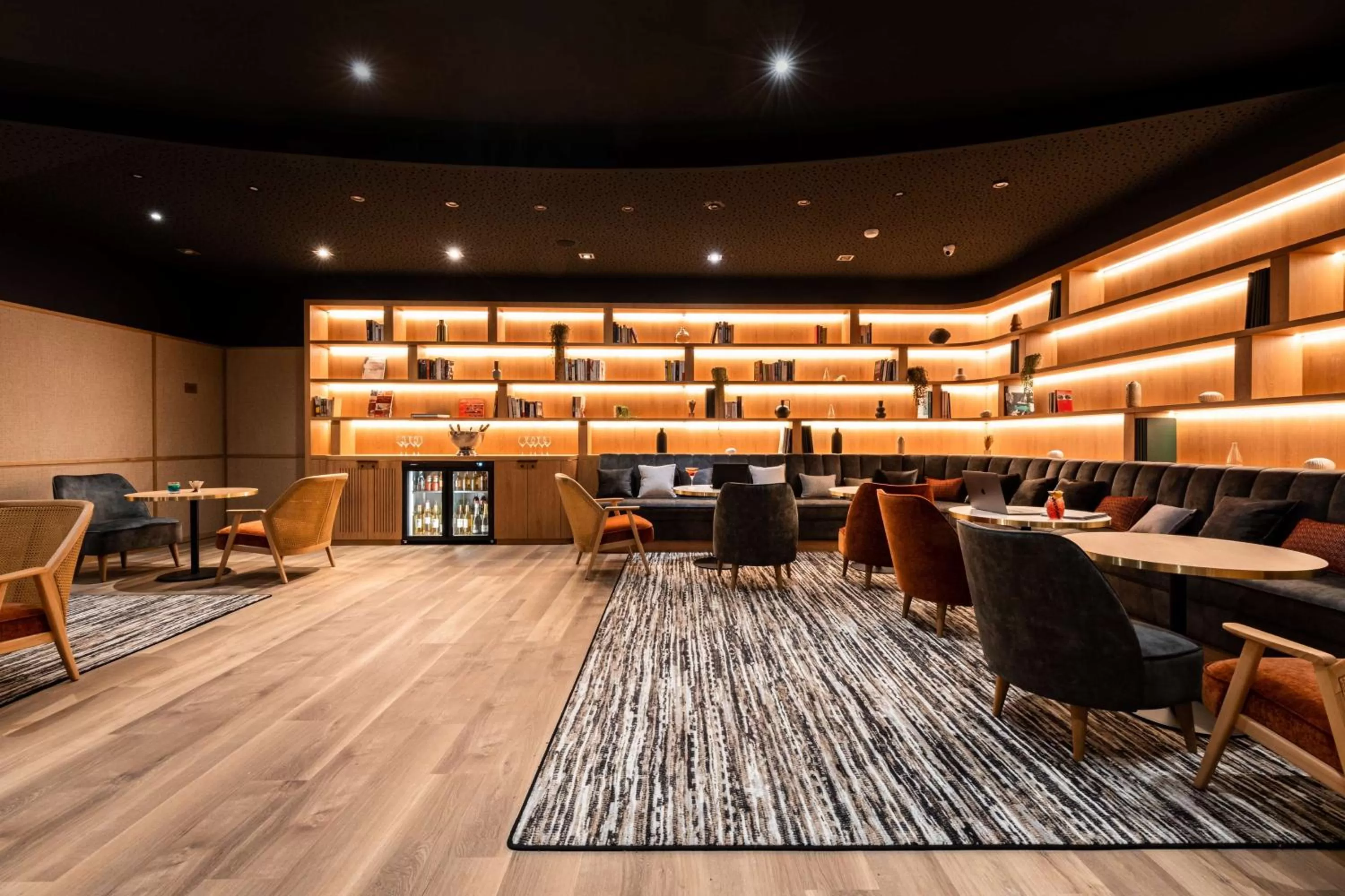 Lounge or bar in Best Western Plus l'Orée Paris Sud