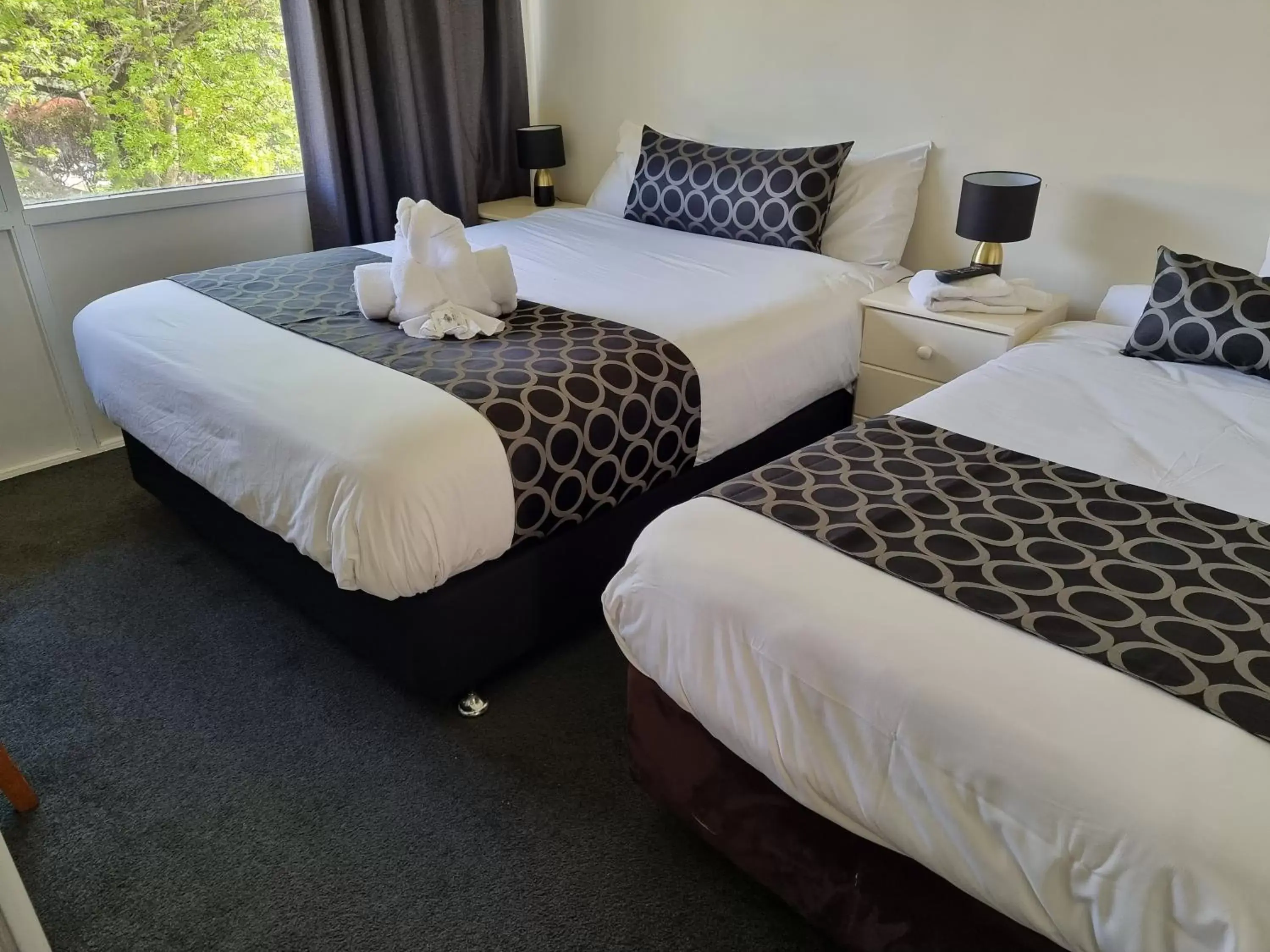 Bird's eye view, Bed in Cooma High Country Motel