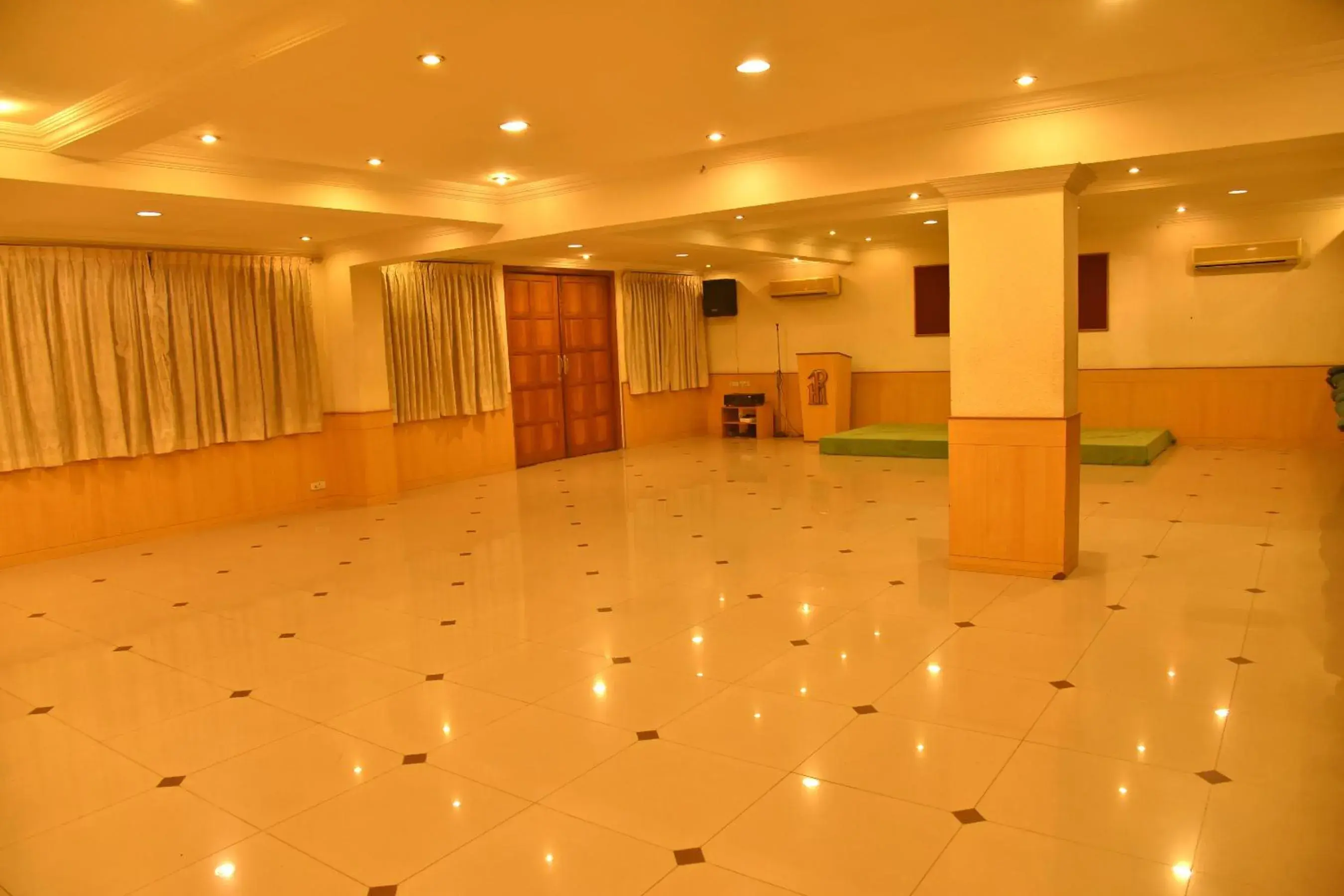 Banquet/Function facilities, Banquet Facilities in Hotel Poonja International