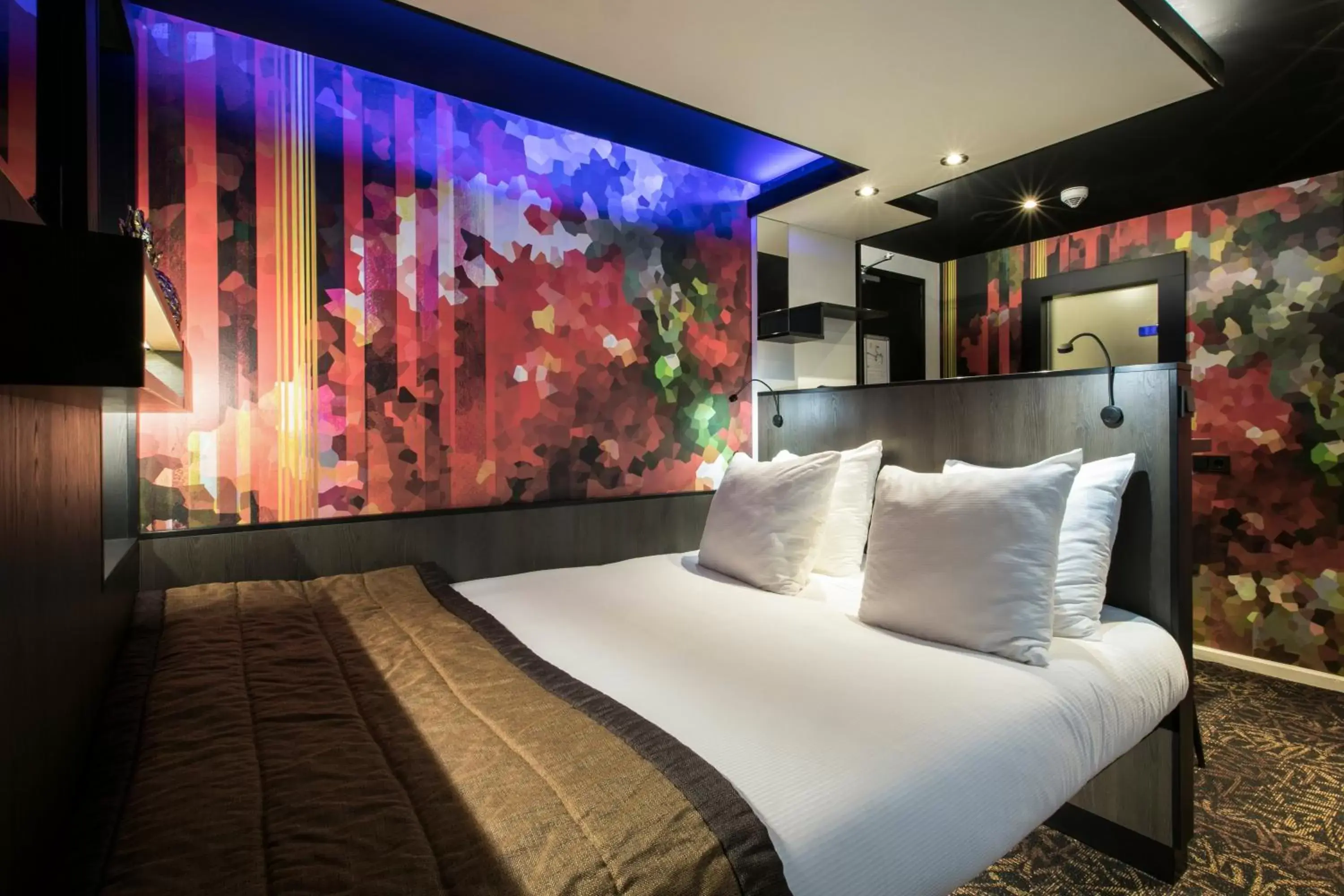 Bed in Eden Hotel Amsterdam