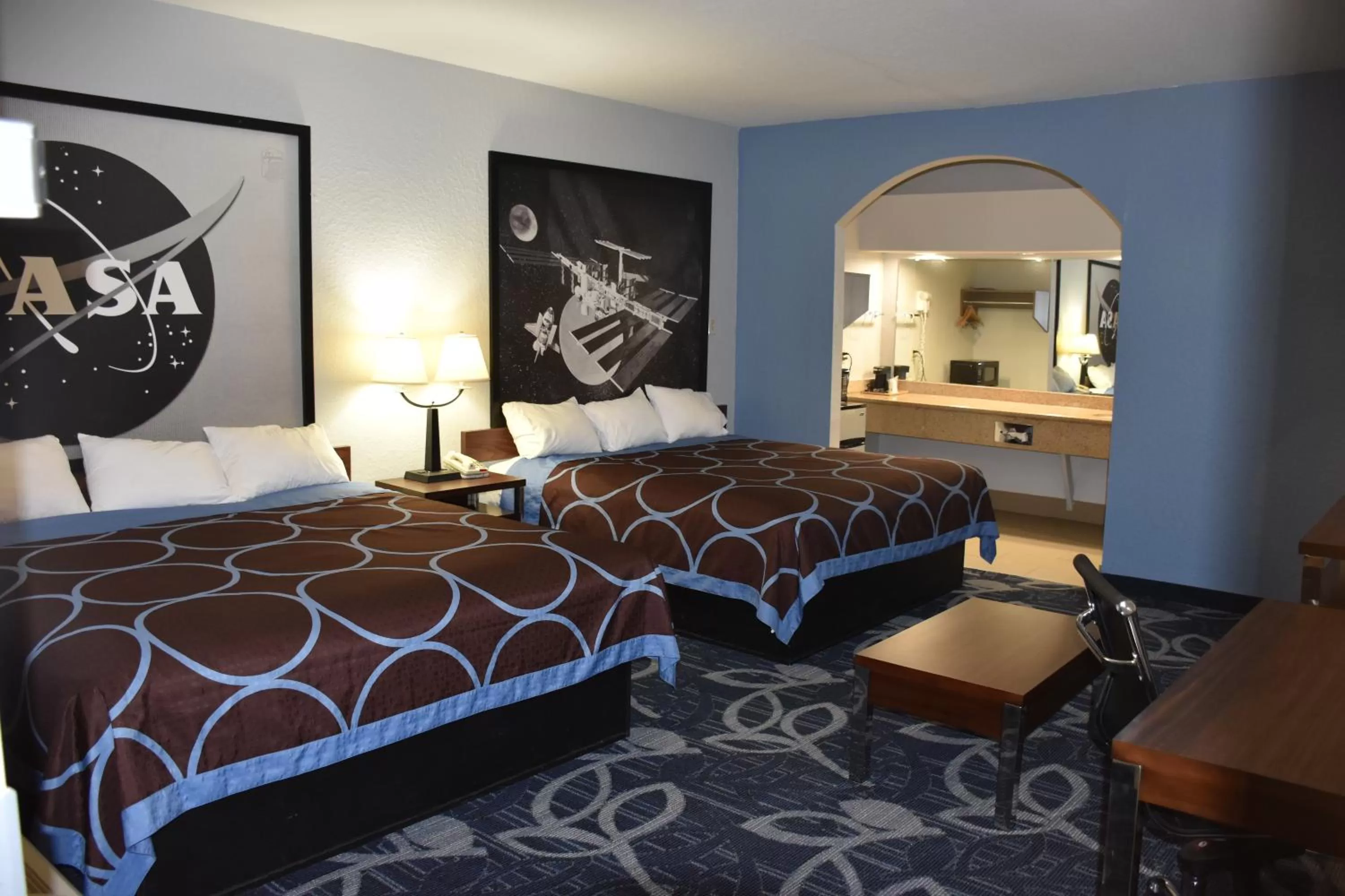 Photo of the whole room, Bed in Super 8 by Wyndham Houston Hobby Airport South