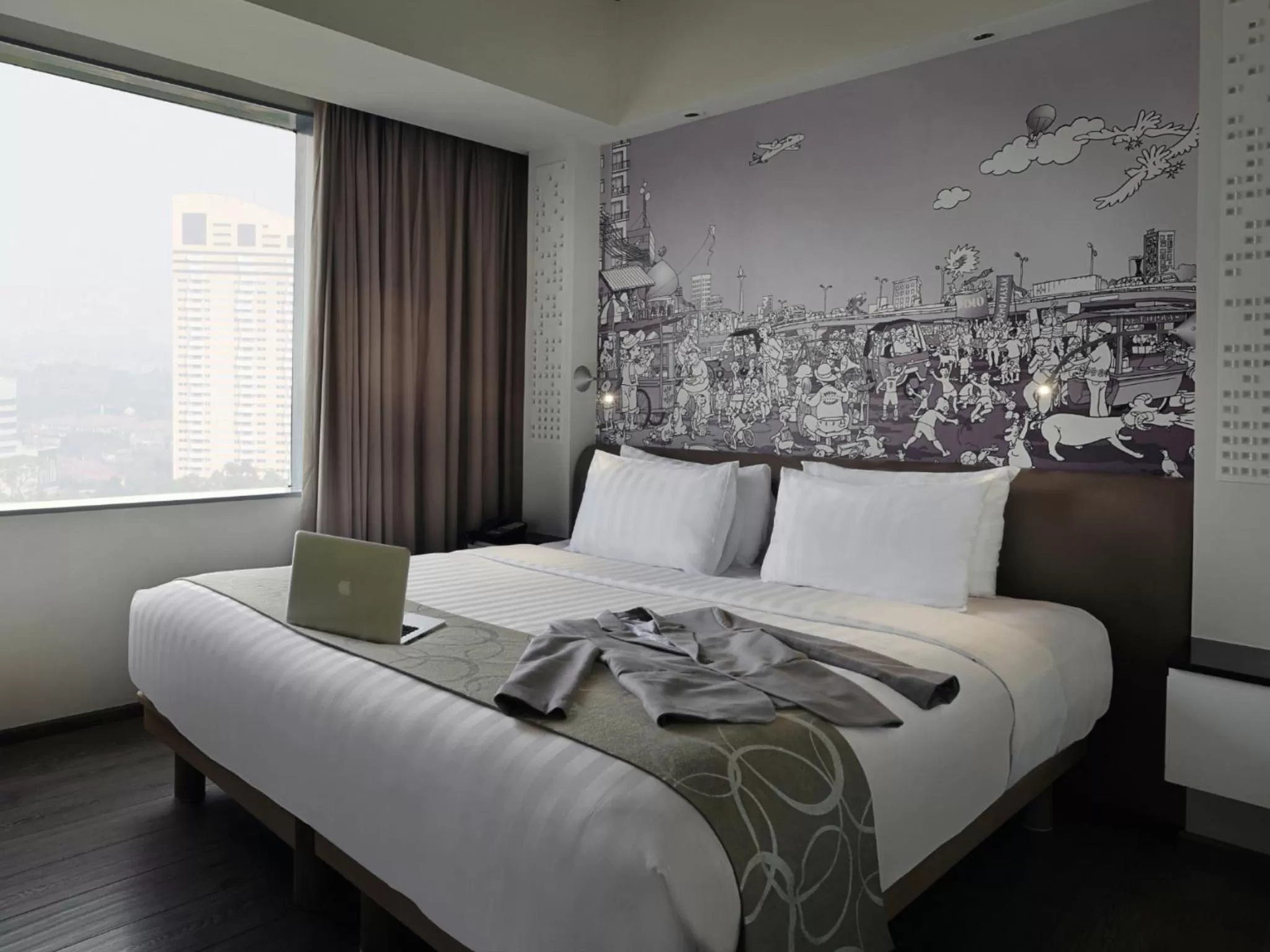 Shower, Bed in Mercure Jakarta Simatupang