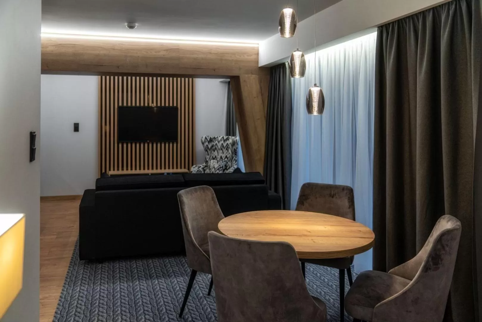 Communal lounge/ TV room in Hotel META Resort & Vine SPA