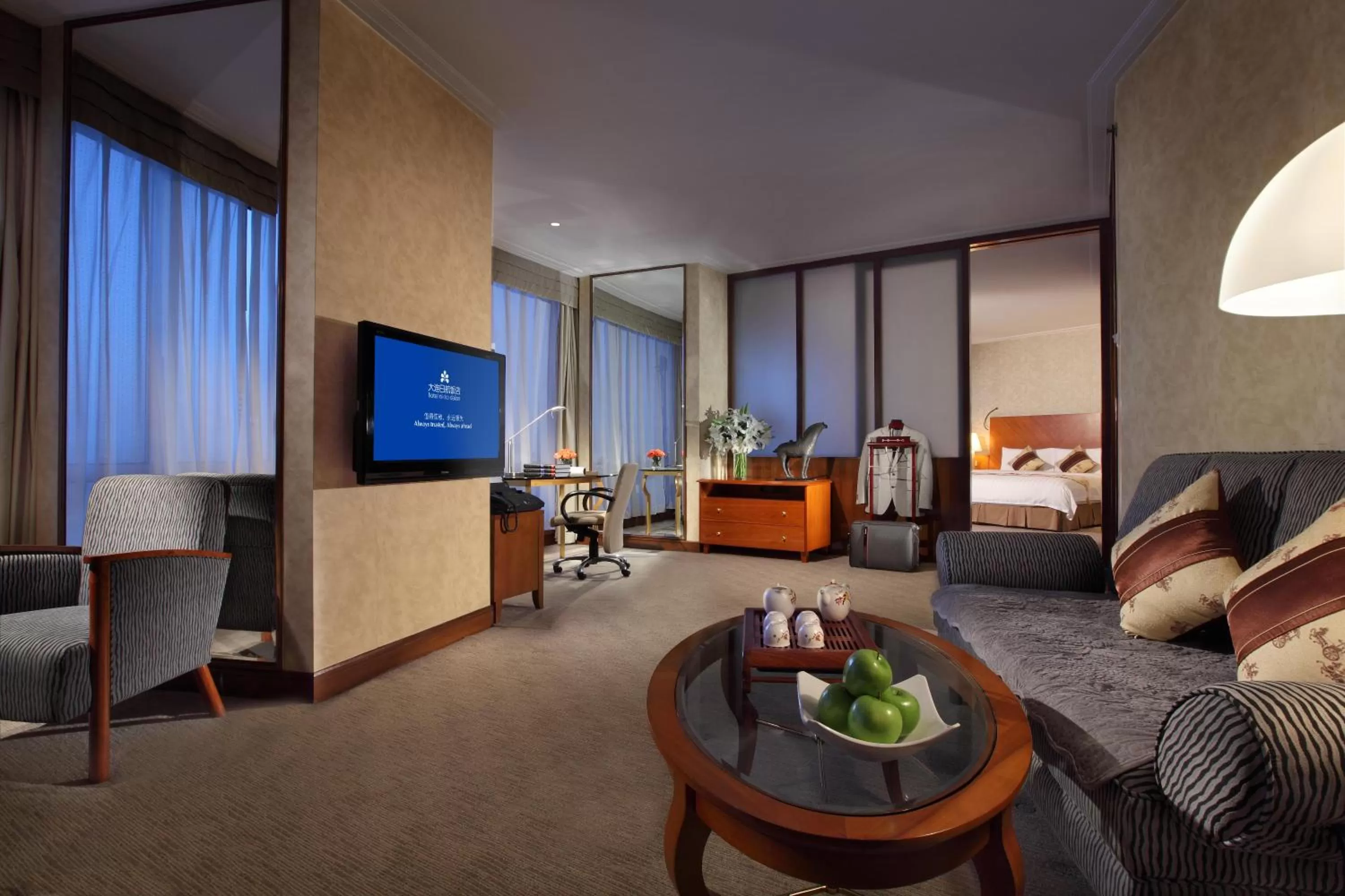 Living room, Bed in Hotel Nikko Dalian