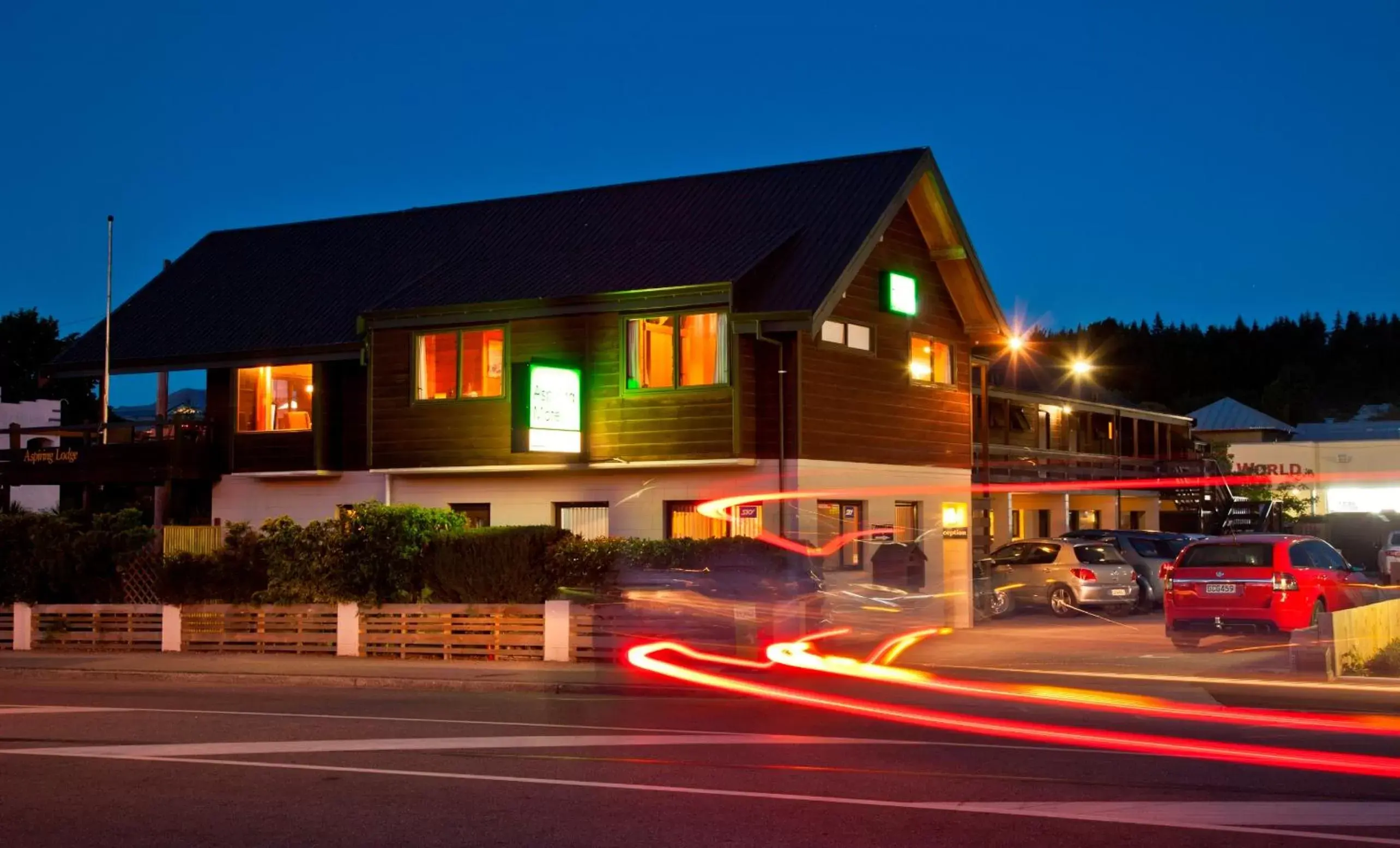 Facade/entrance, Property Building in Aspiring Lodge Motel