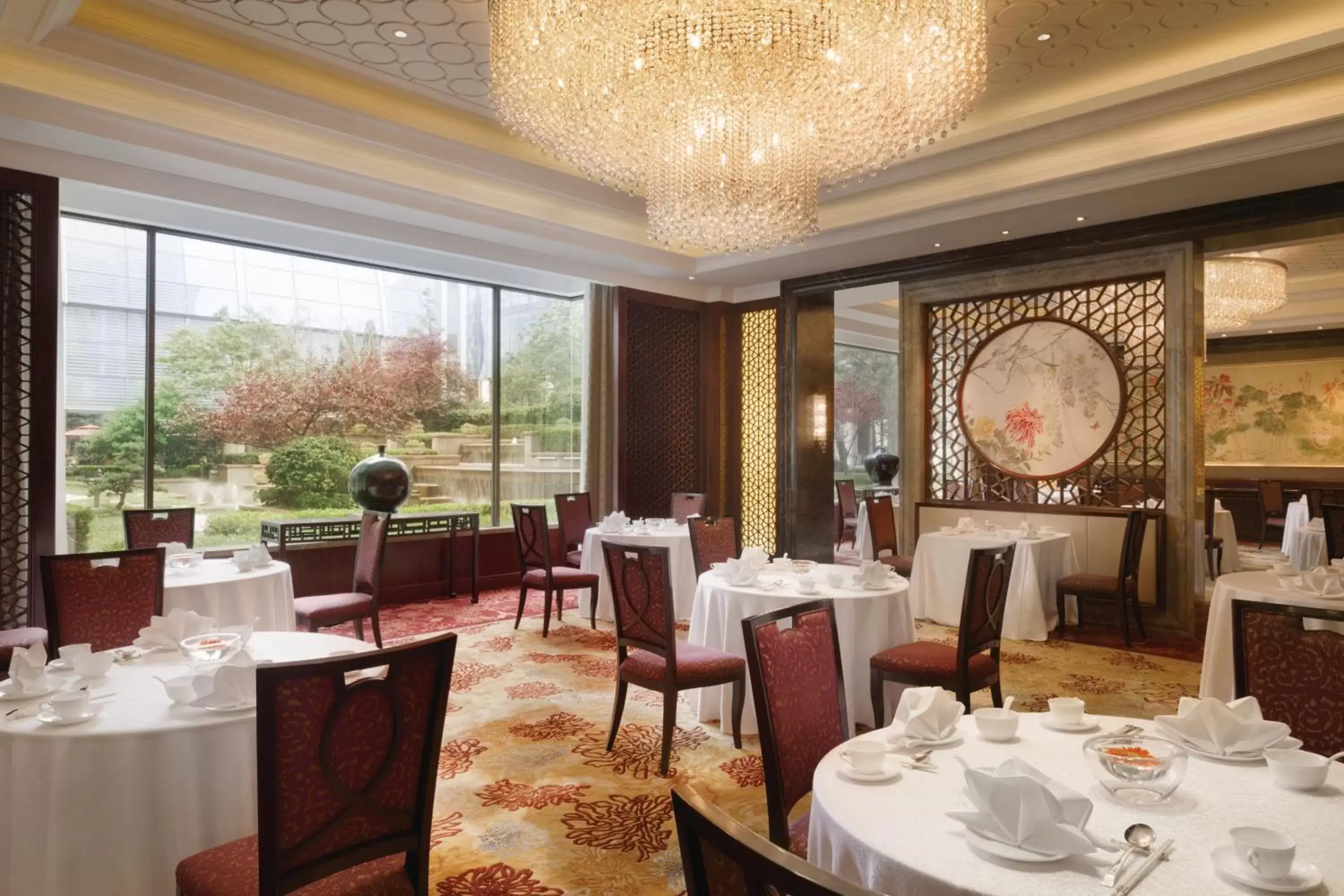 Restaurant/Places to Eat in Shangri-La Qingdao - May Fourth Square