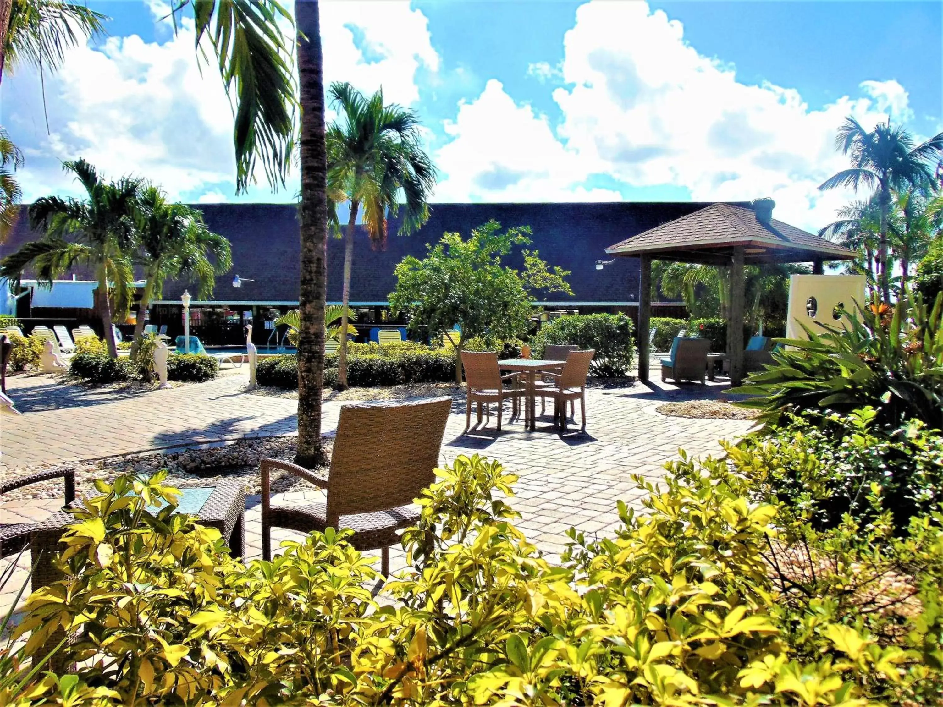 Restaurant/Places to Eat in Dolphin Key Resort - Cape Coral