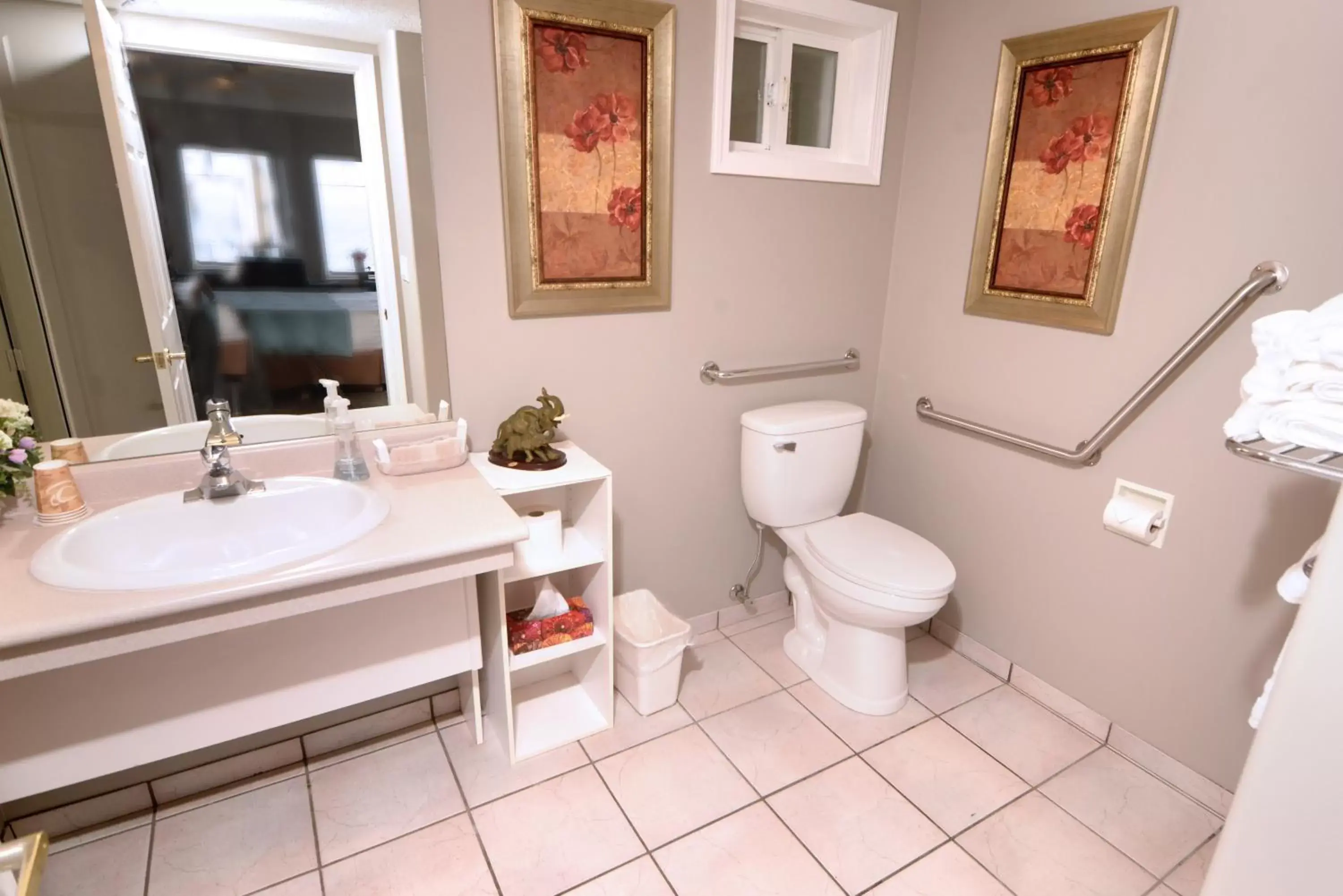 Bathroom in Casa Grande Inn