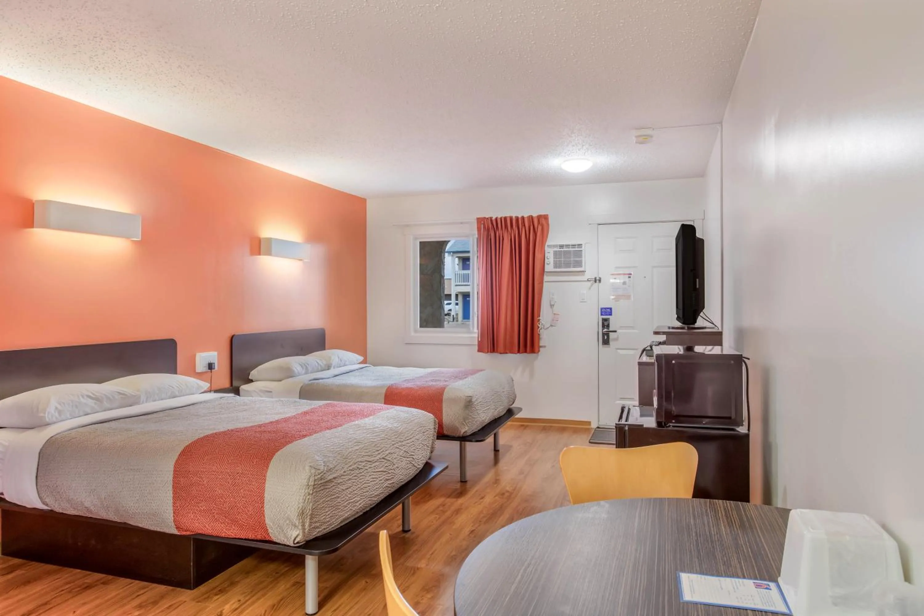 Photo of the whole room in Motel Bo-Camrose, AB