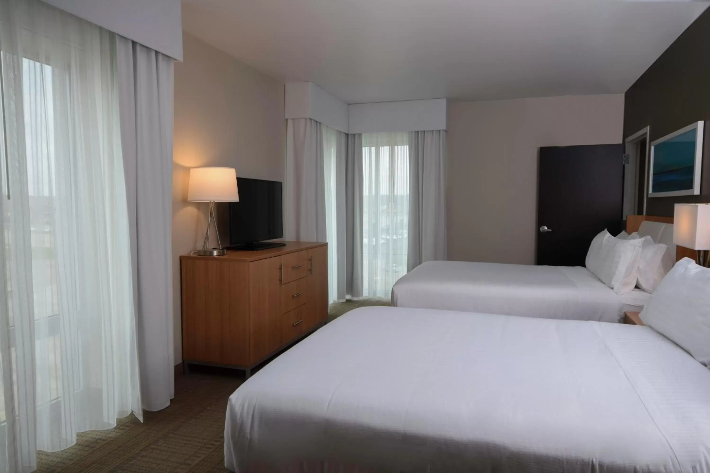 Photo of the whole room, Bed in Holiday Inn Cincinnati North West Chester, an IHG Hotel