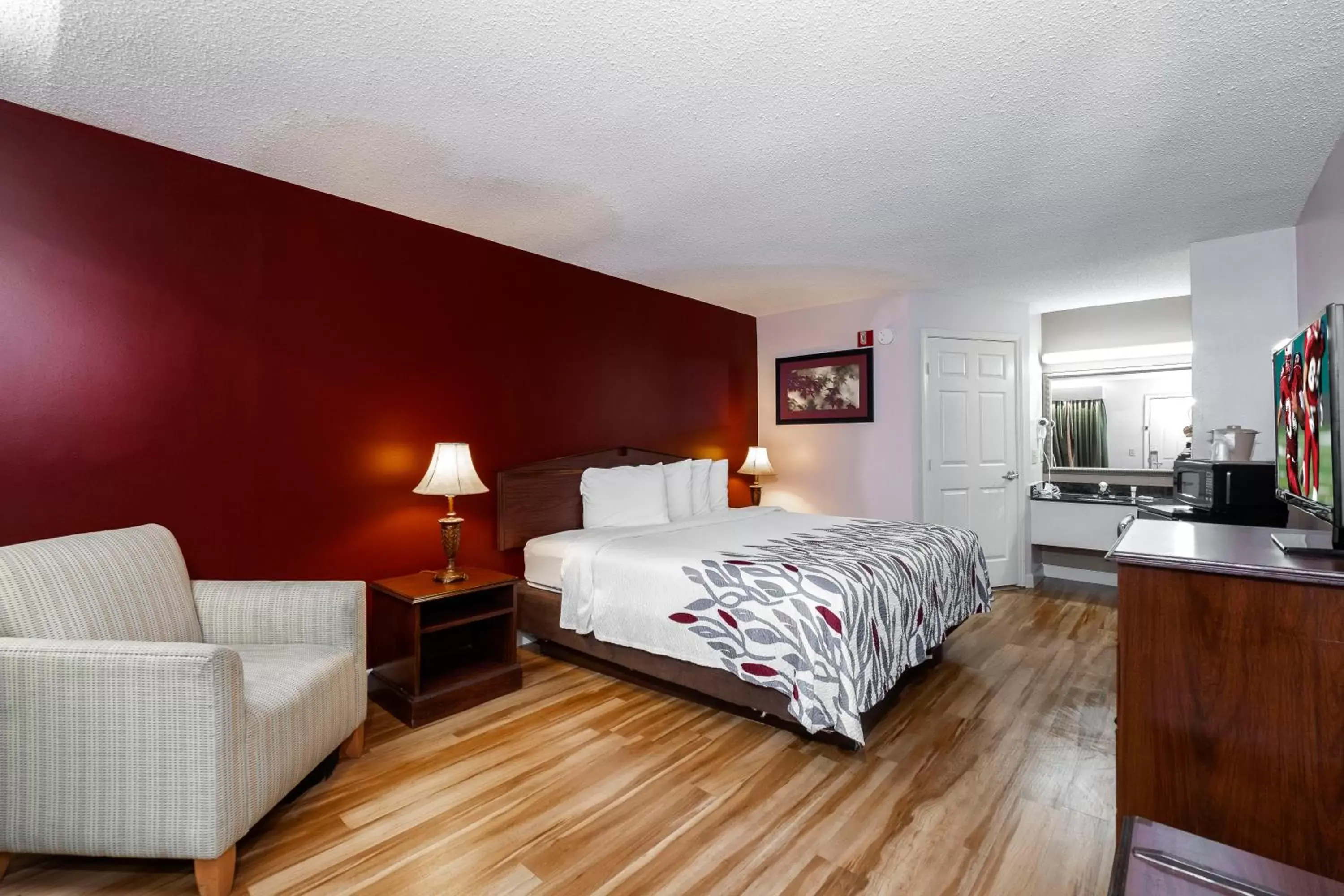 Photo of the whole room, Bed in Red Roof Inn & Suites Wilson