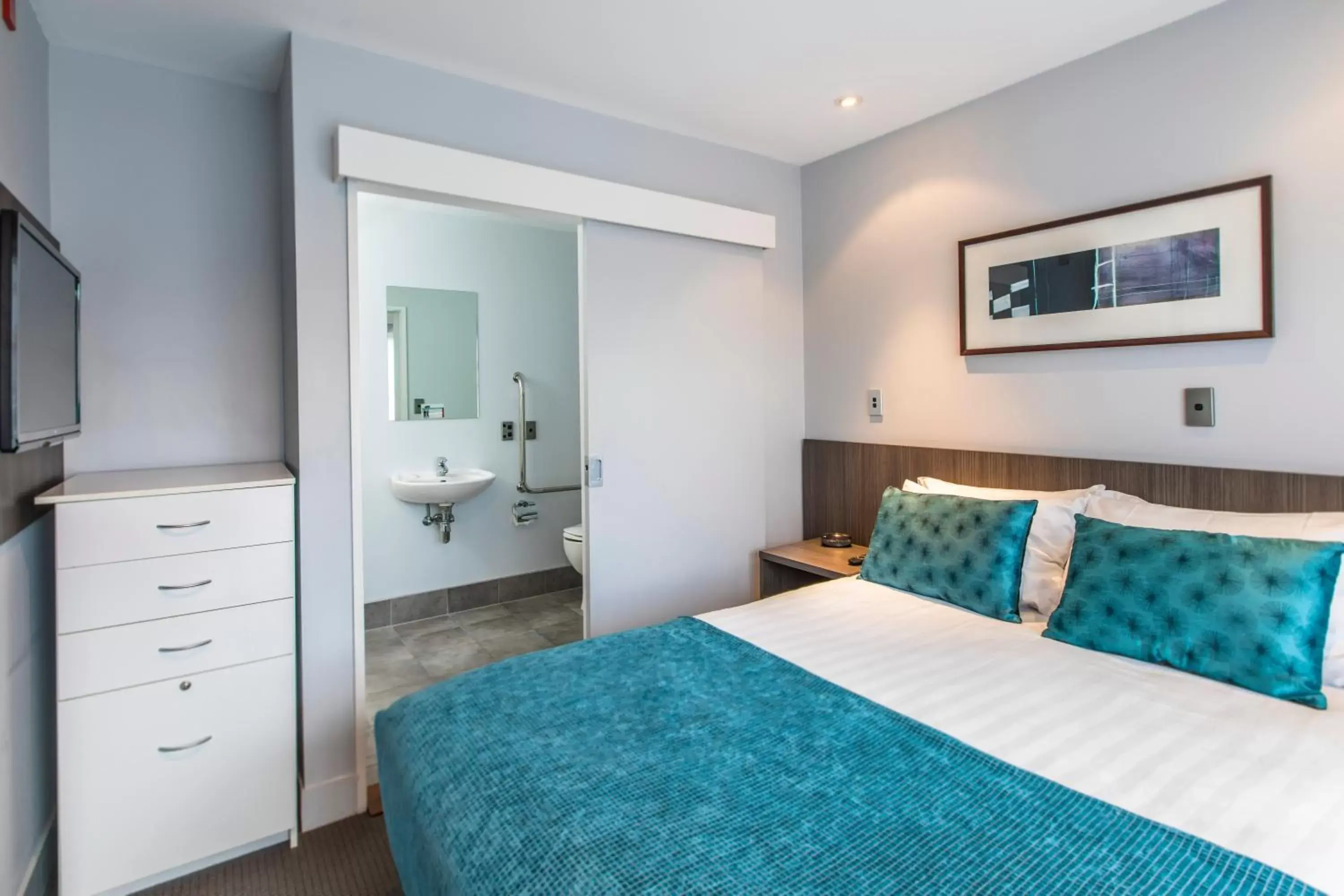 Bedroom, Bed in Quest Newmarket Serviced Apartments