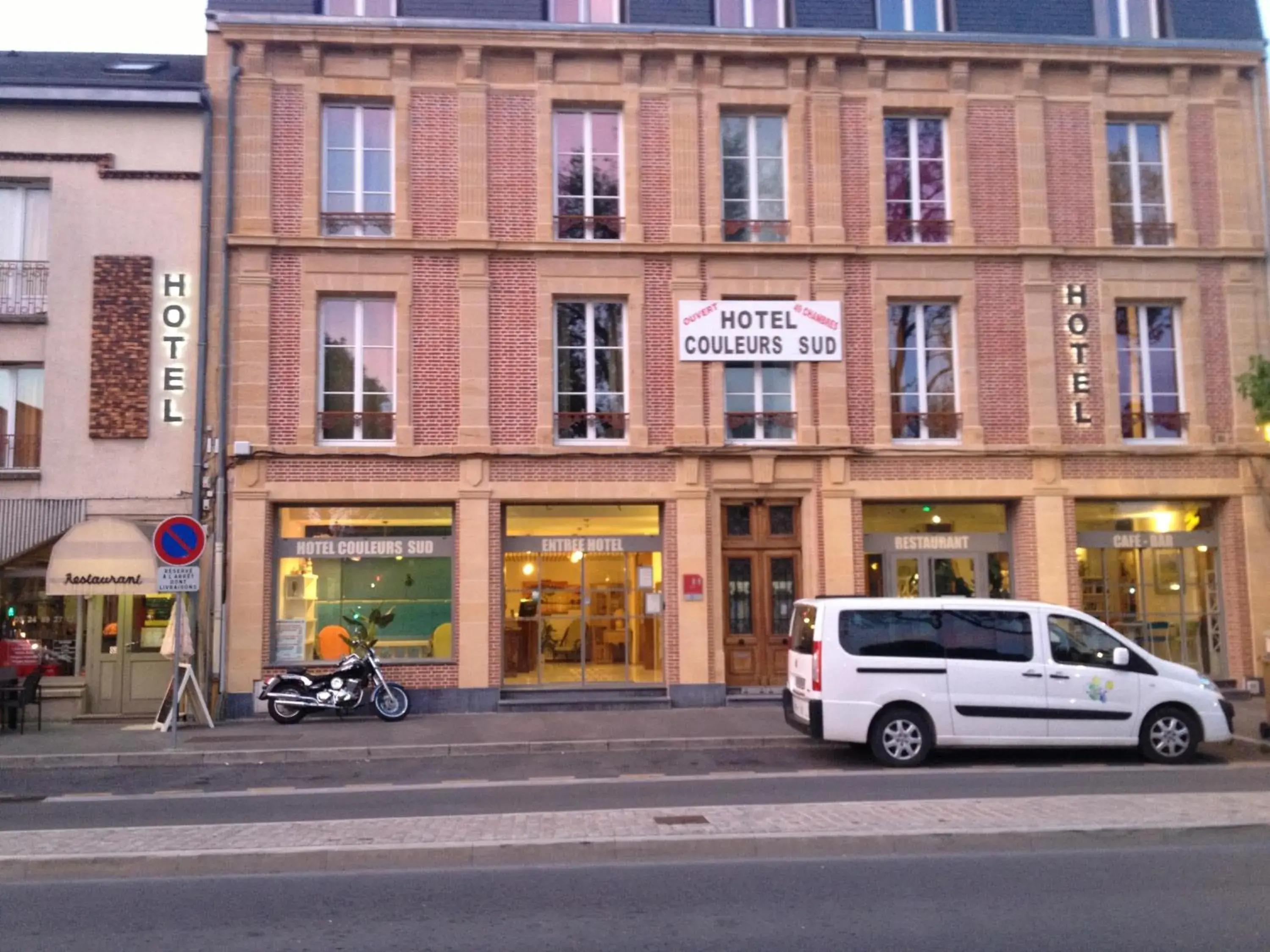 Facade/entrance, Property Building in Hotel Couleurs Sud