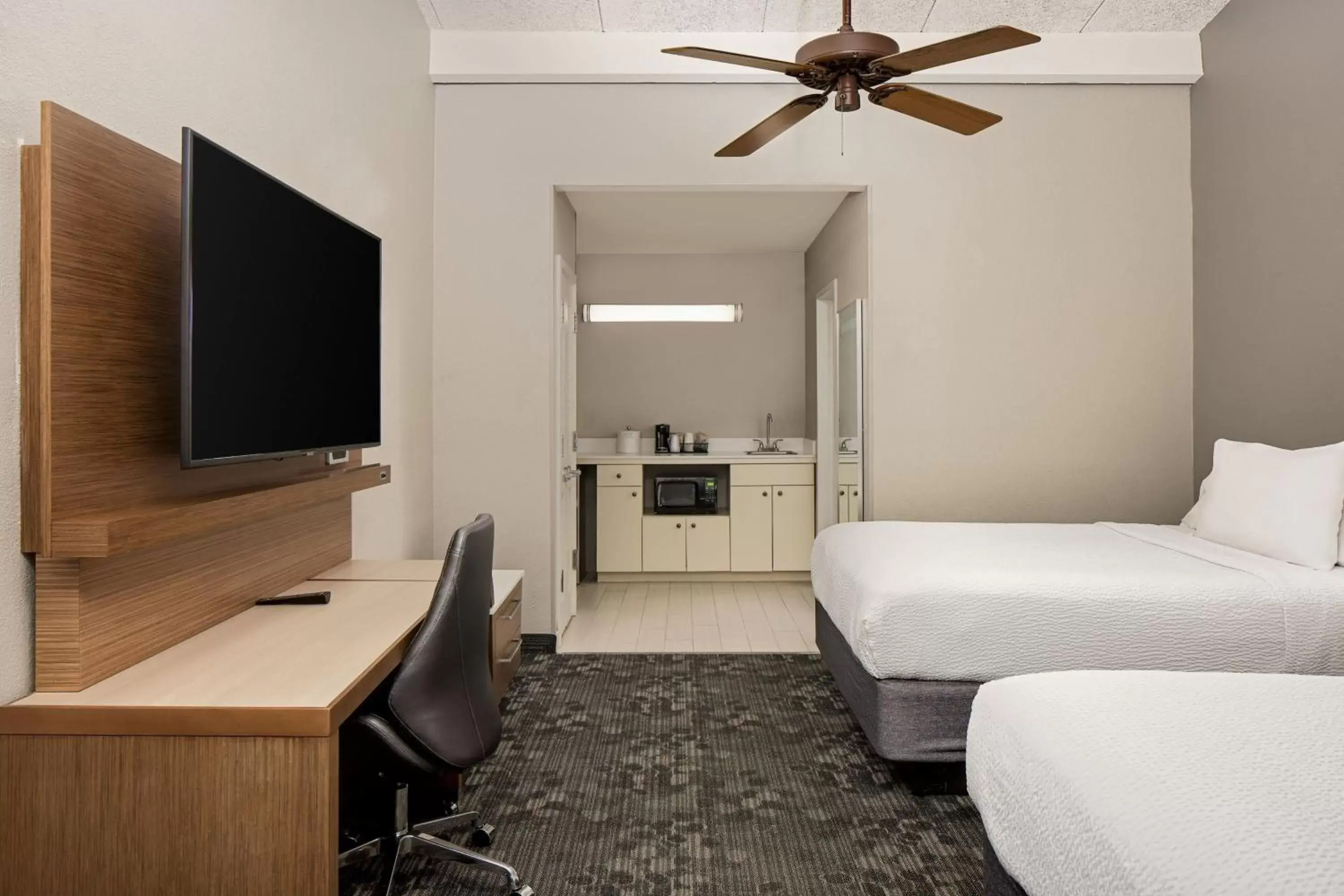 Photo of the whole room, TV/Entertainment Center in Courtyard by Marriott Key West Waterfront