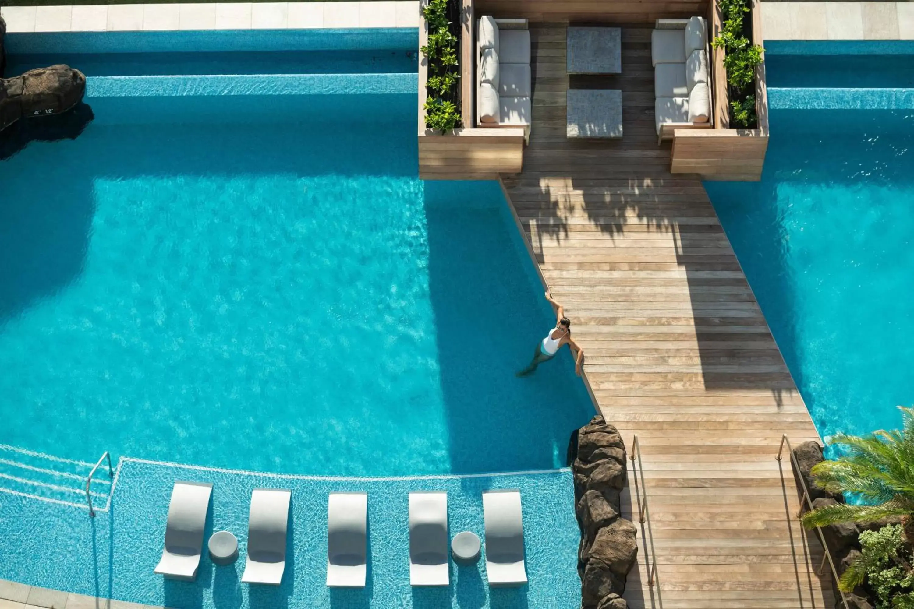 Swimming Pool in The Ritz-Carlton Residences, Waikiki Beach Hotel