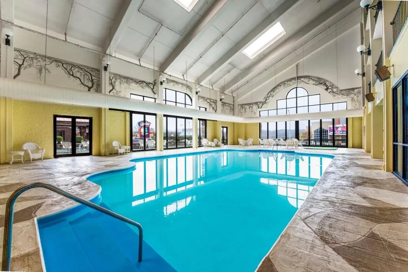 Swimming Pool in Lodge Of The Ozarks