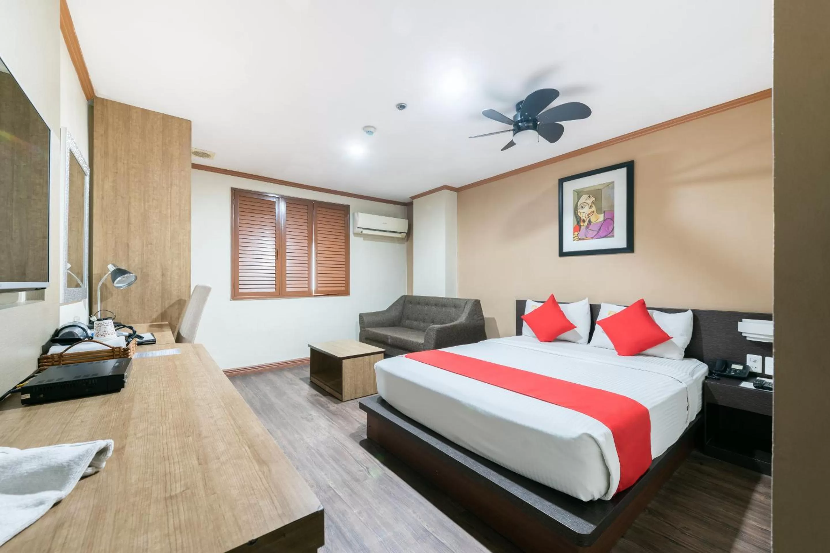 Bedroom, Bed in DG Grami Hotel