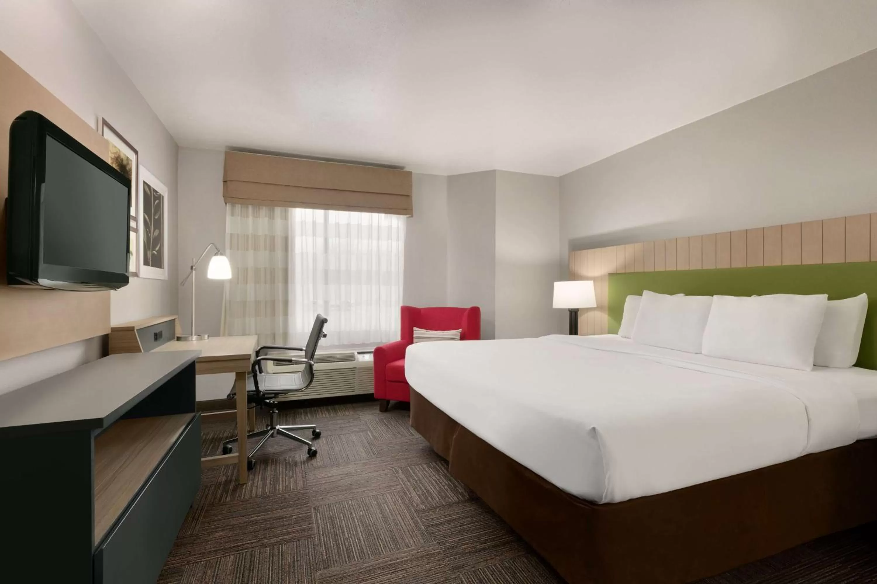 Photo of the whole room, Bed in Country Inn & Suites by Radisson, Roanoke Rapids, NC