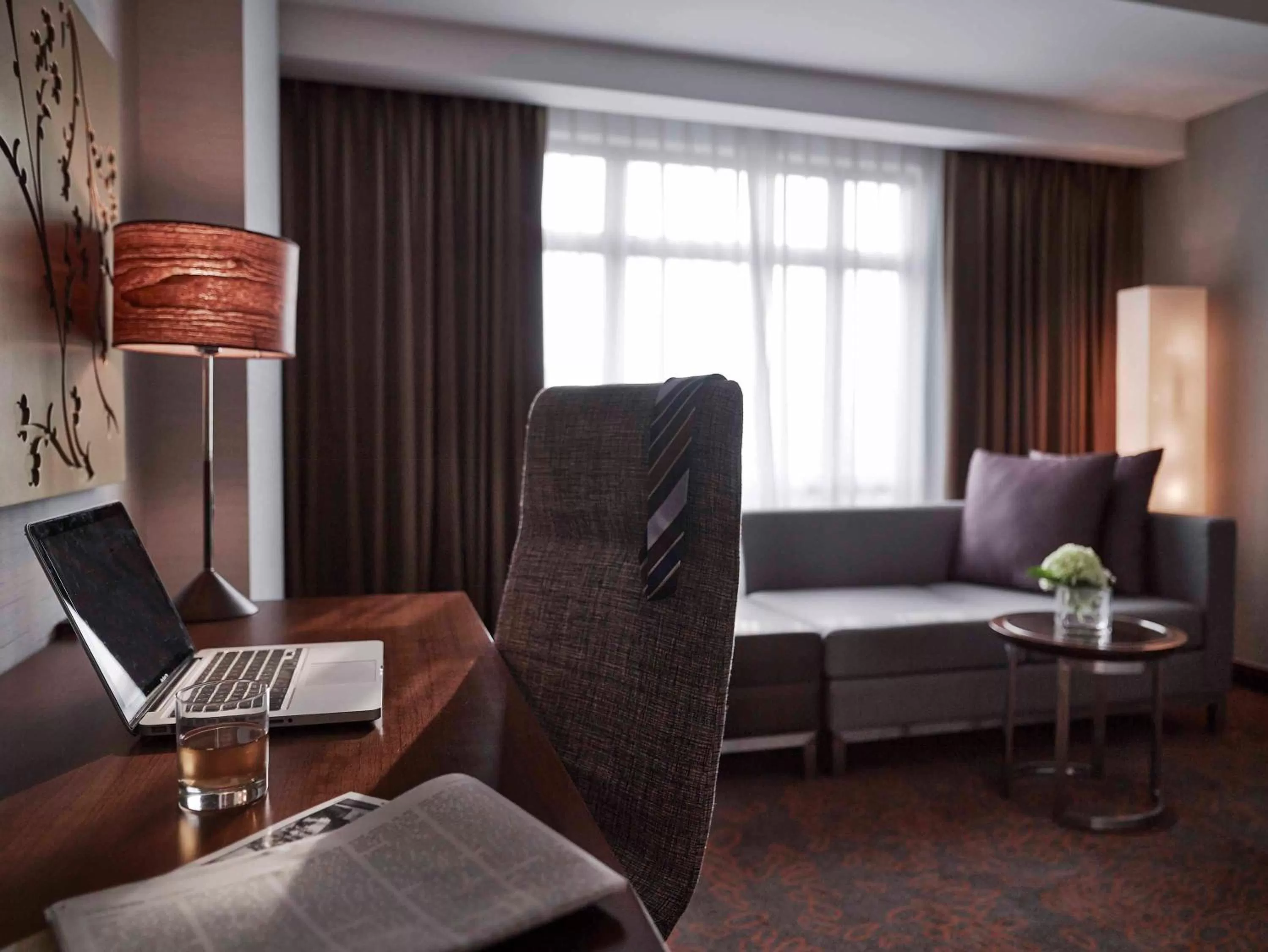 Living room in Pullman Hanoi