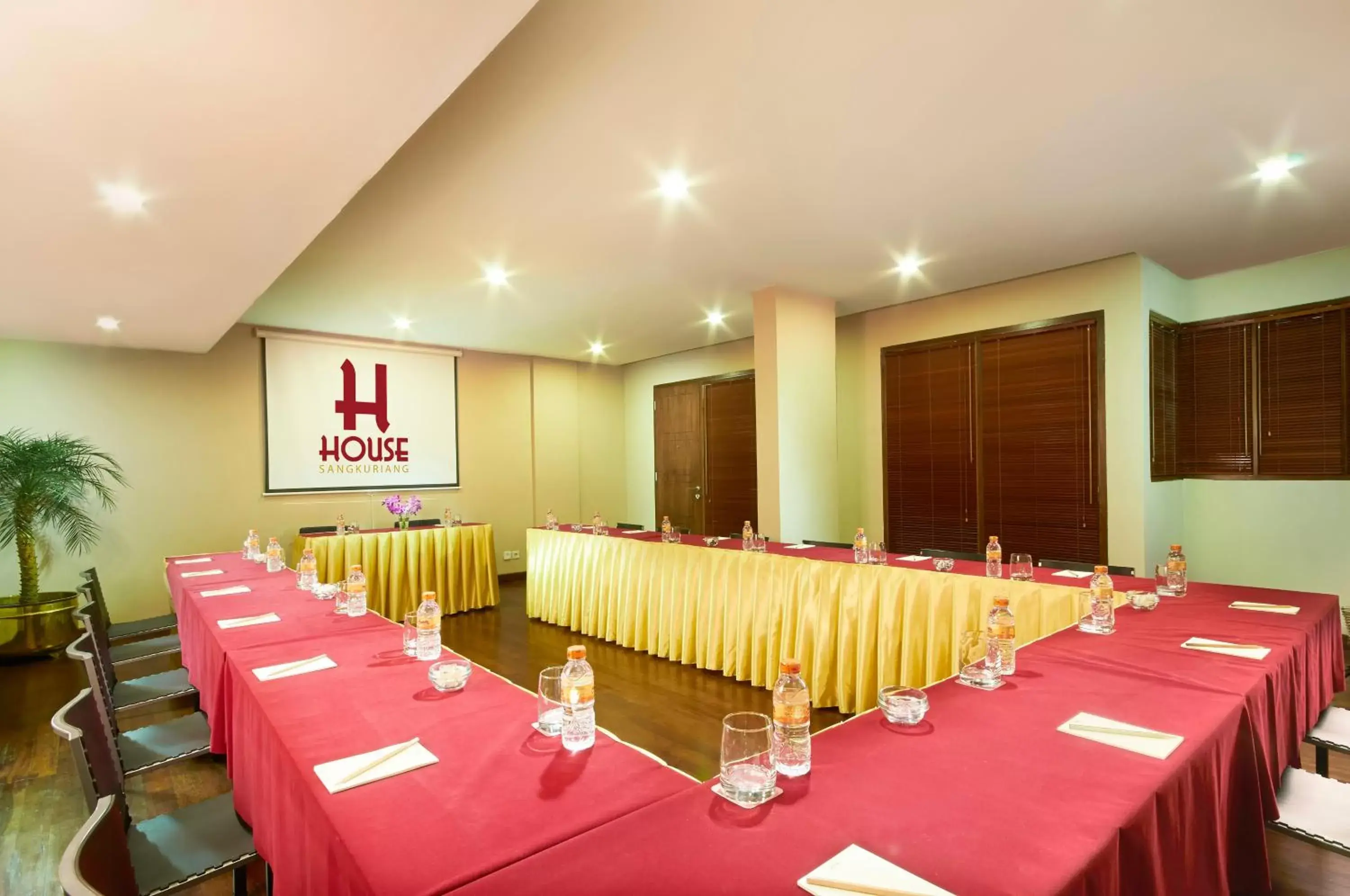 Meeting/conference room in House Sangkuriang