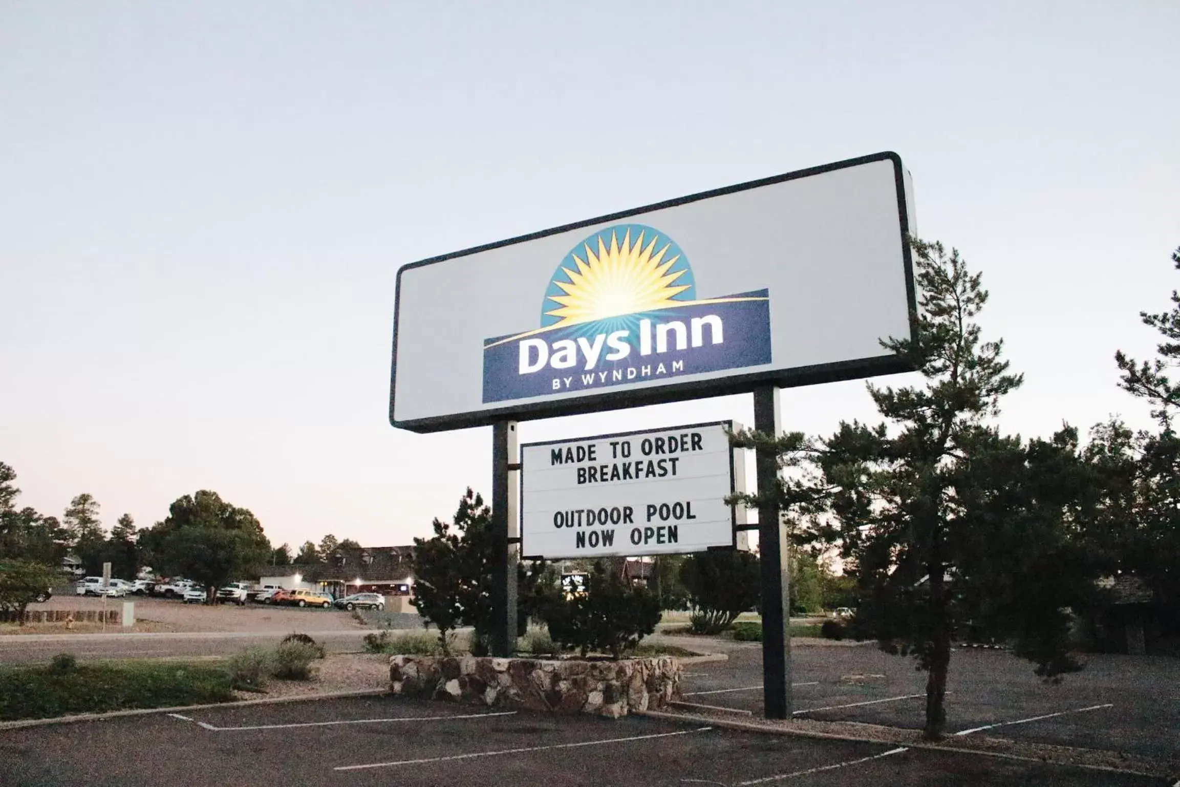 Logo/Certificate/Sign in Days Inn by Wyndham Show Low