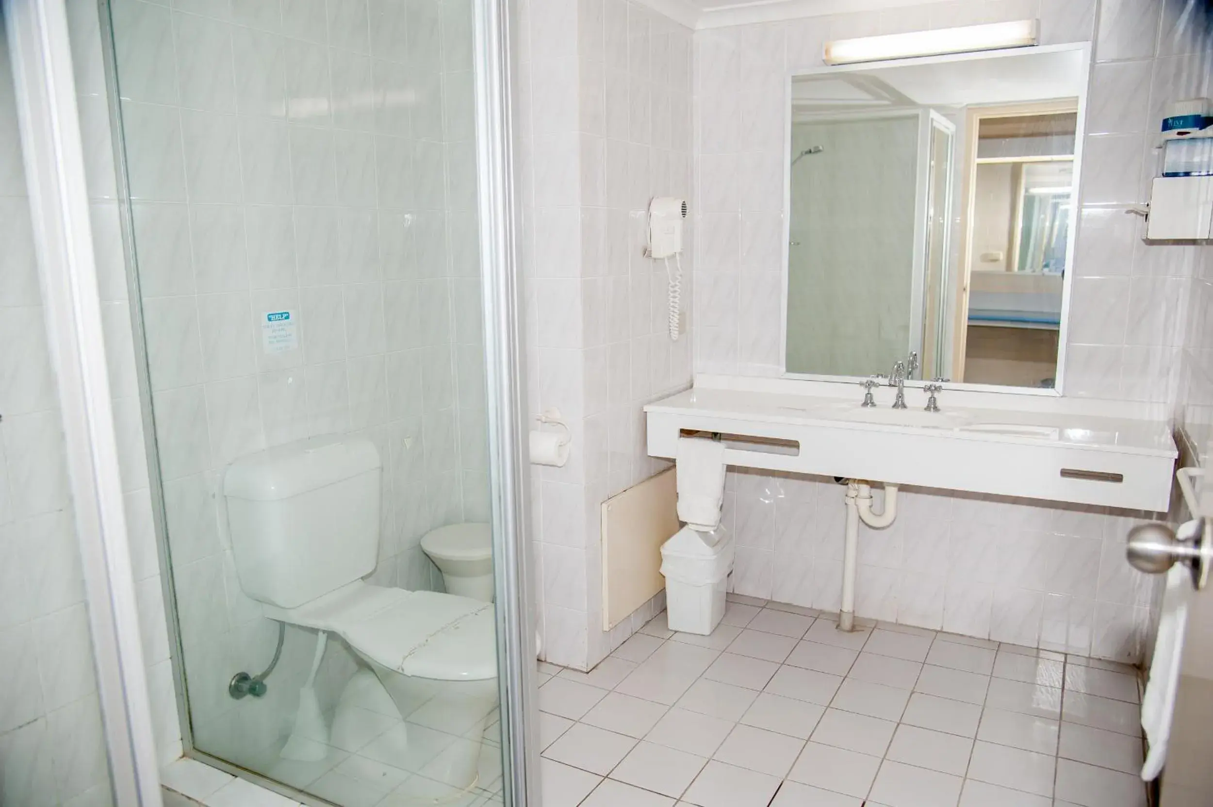 Bathroom in Ulladulla Harbour Motel