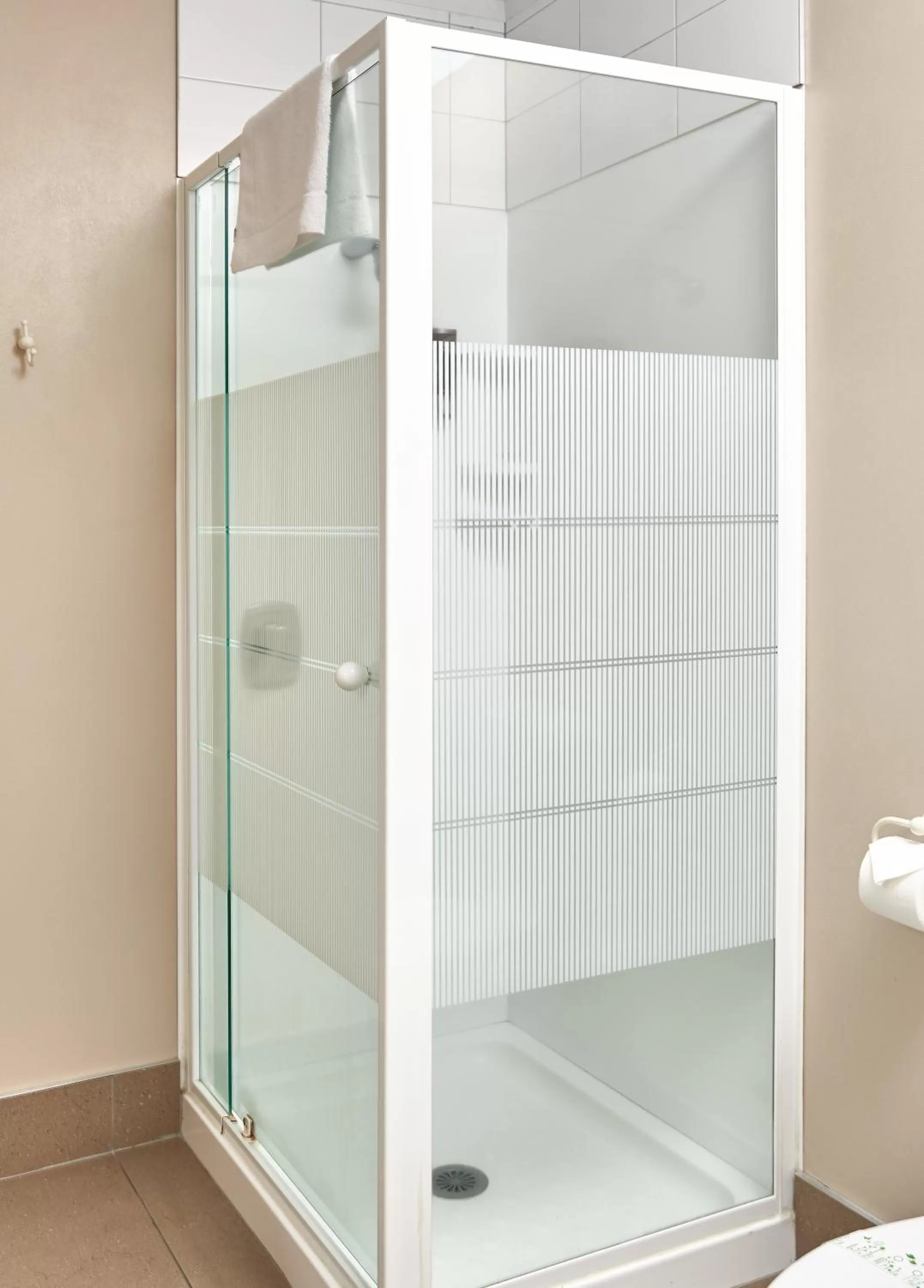 Shower in Barringtons Motor Lodge