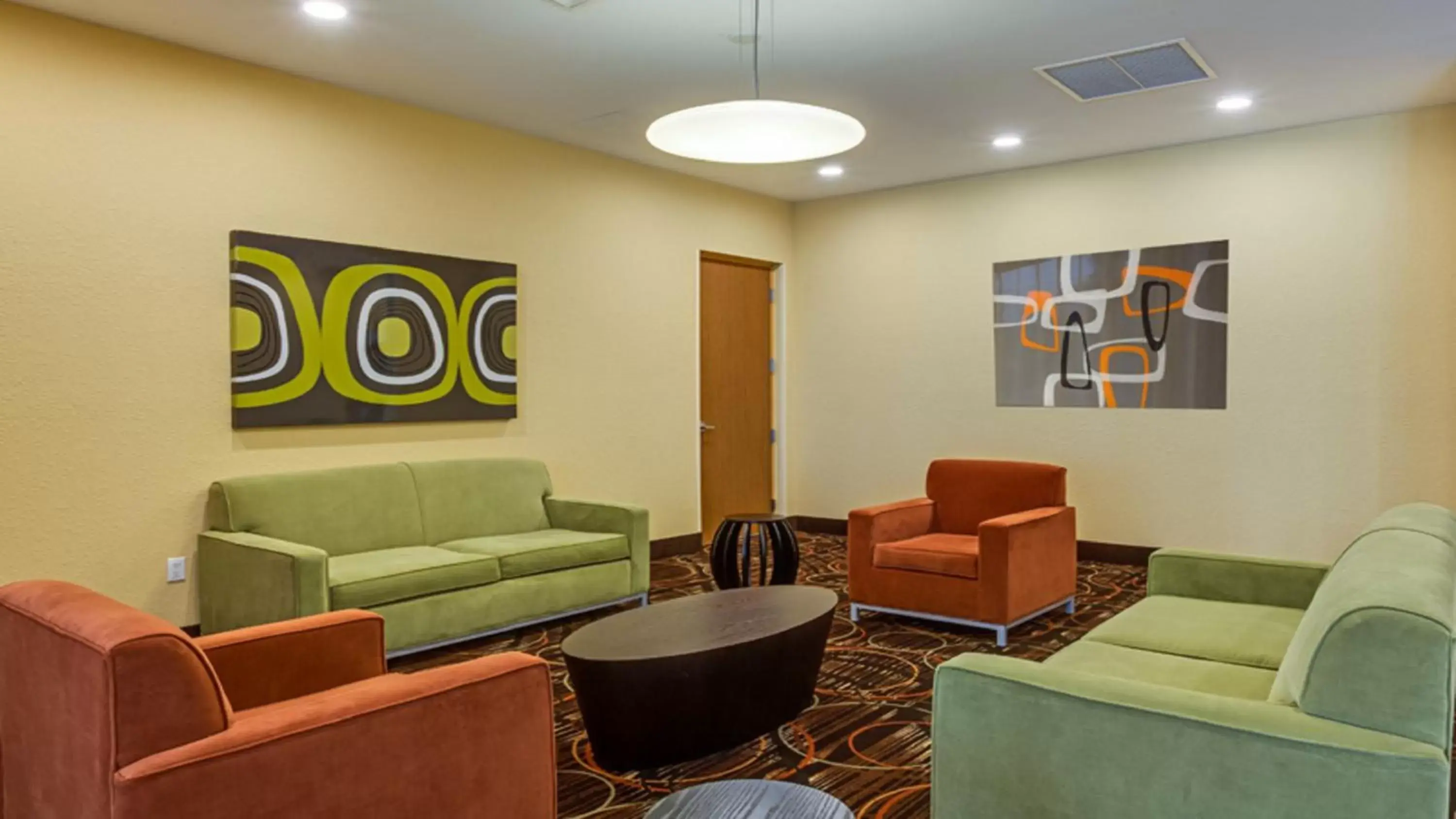 Lobby or reception, Seating Area in Holiday Inn Express Fort Lauderdale Airport South, an IHG Hotel